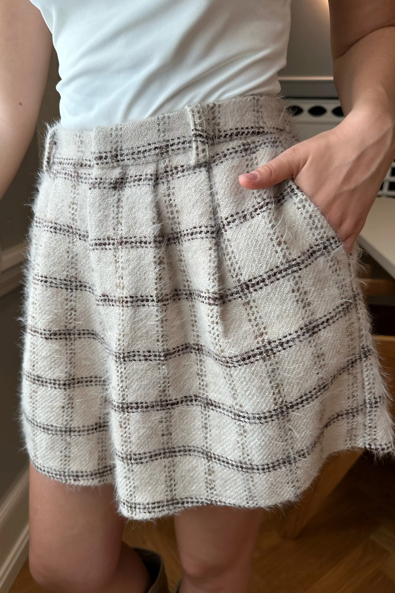 AlbaIC Shorts - Beige/Brown Checks - Image 11