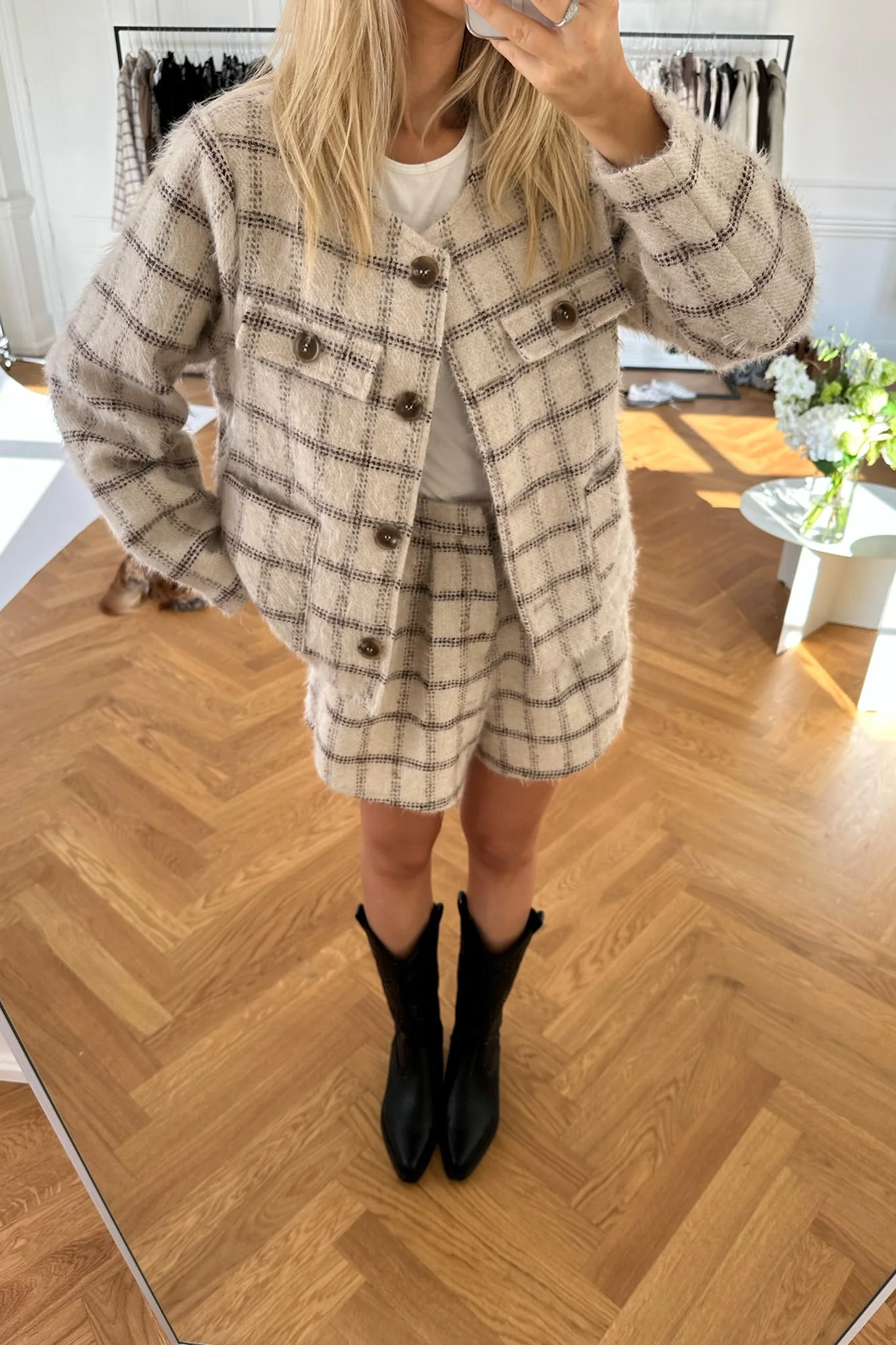 AlbaIC Shorts - Beige/Brown Checks - Image 7