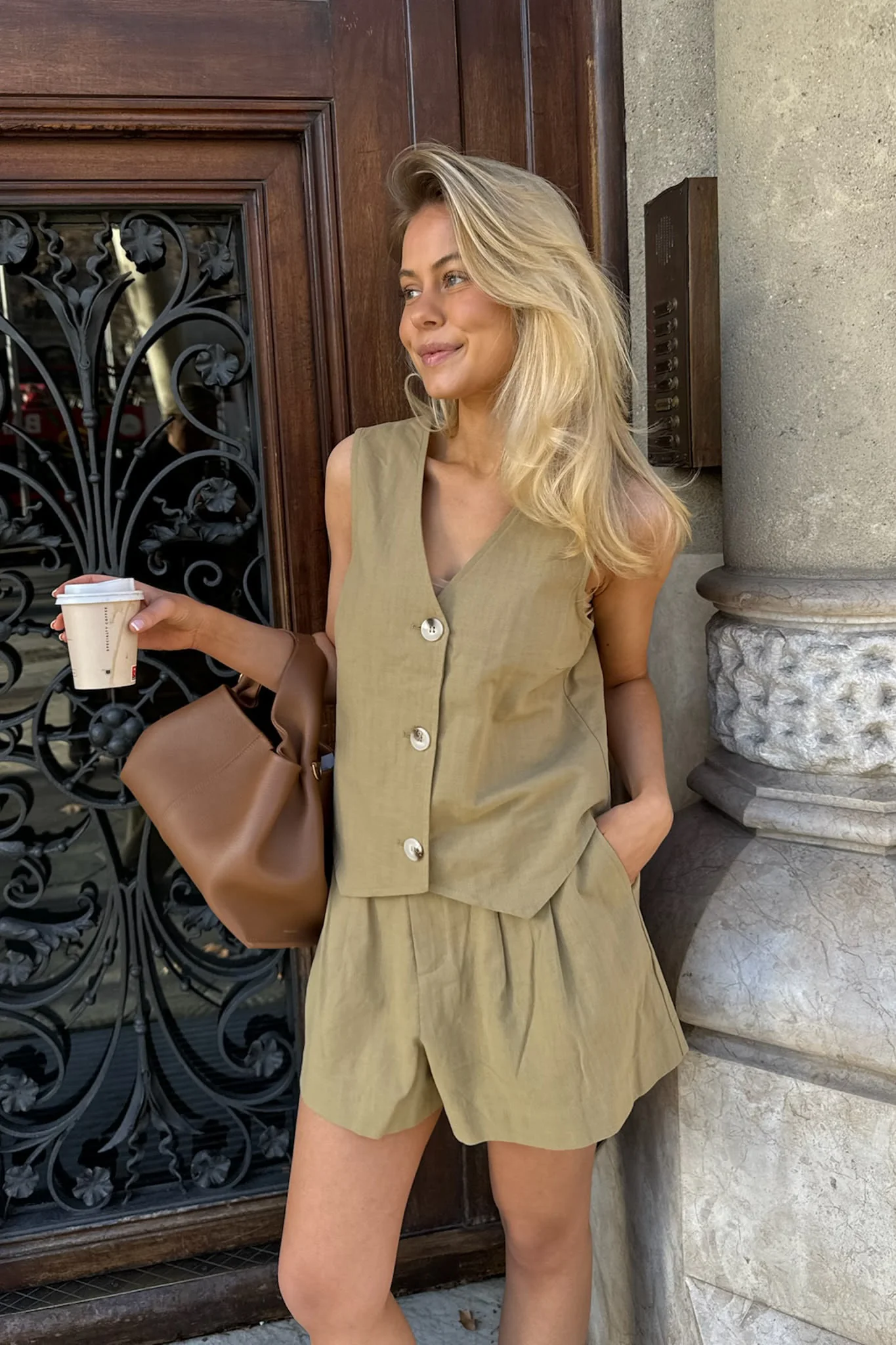 AlbaIC Shorts - Light Khaki - Image 6