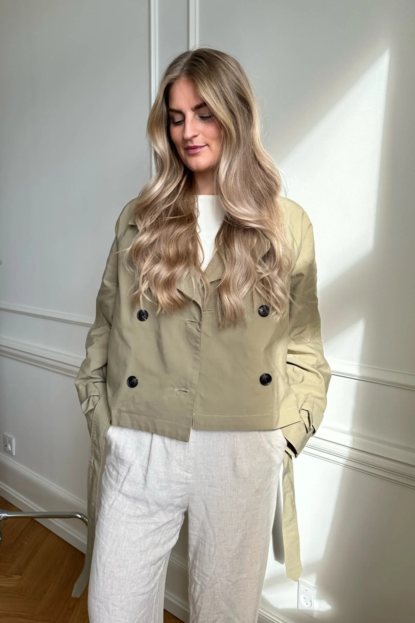 AlmaIC Trenchcoat - Dark Beige - Image 4