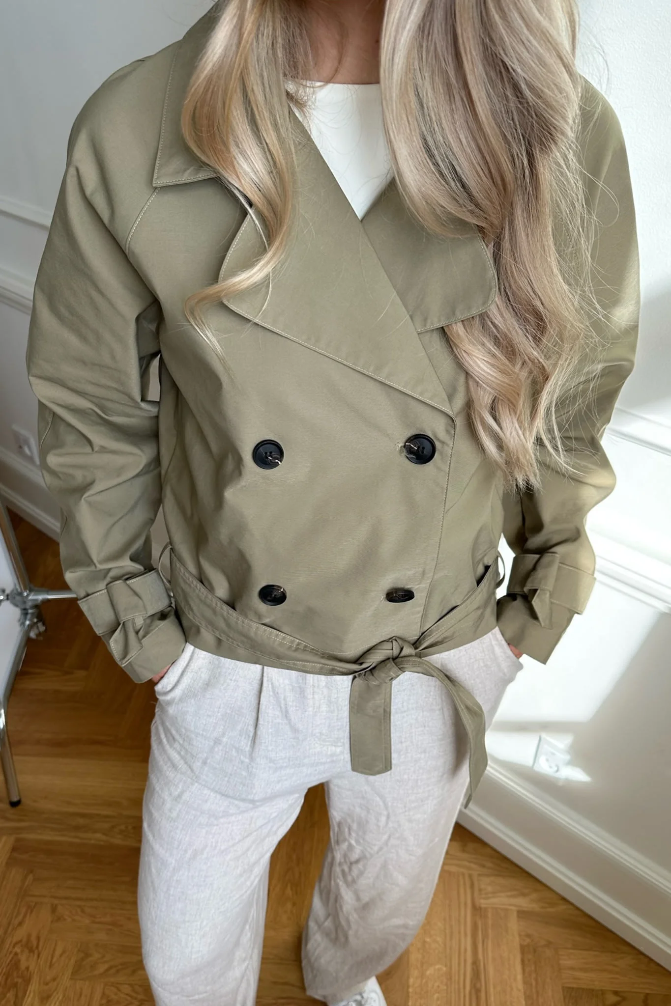 AlmaIC Trenchcoat - Dark Beige - Image 5