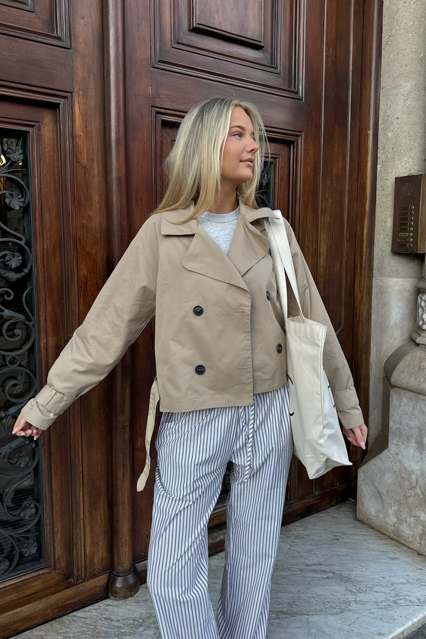 AlmaIC Trenchcoat - Light Beige - Image 3