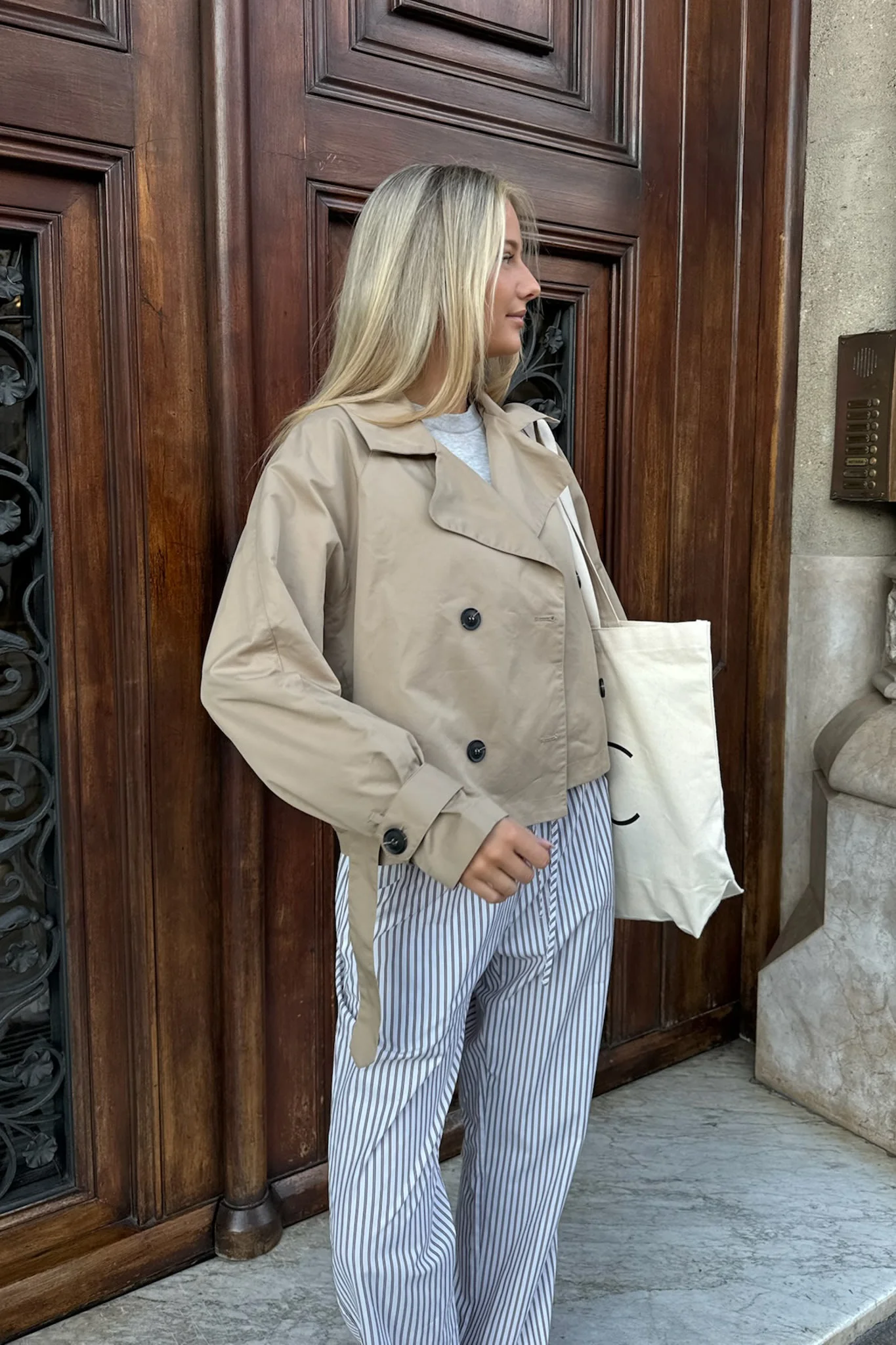 AlmaIC Trenchcoat - Light Beige - Image 5