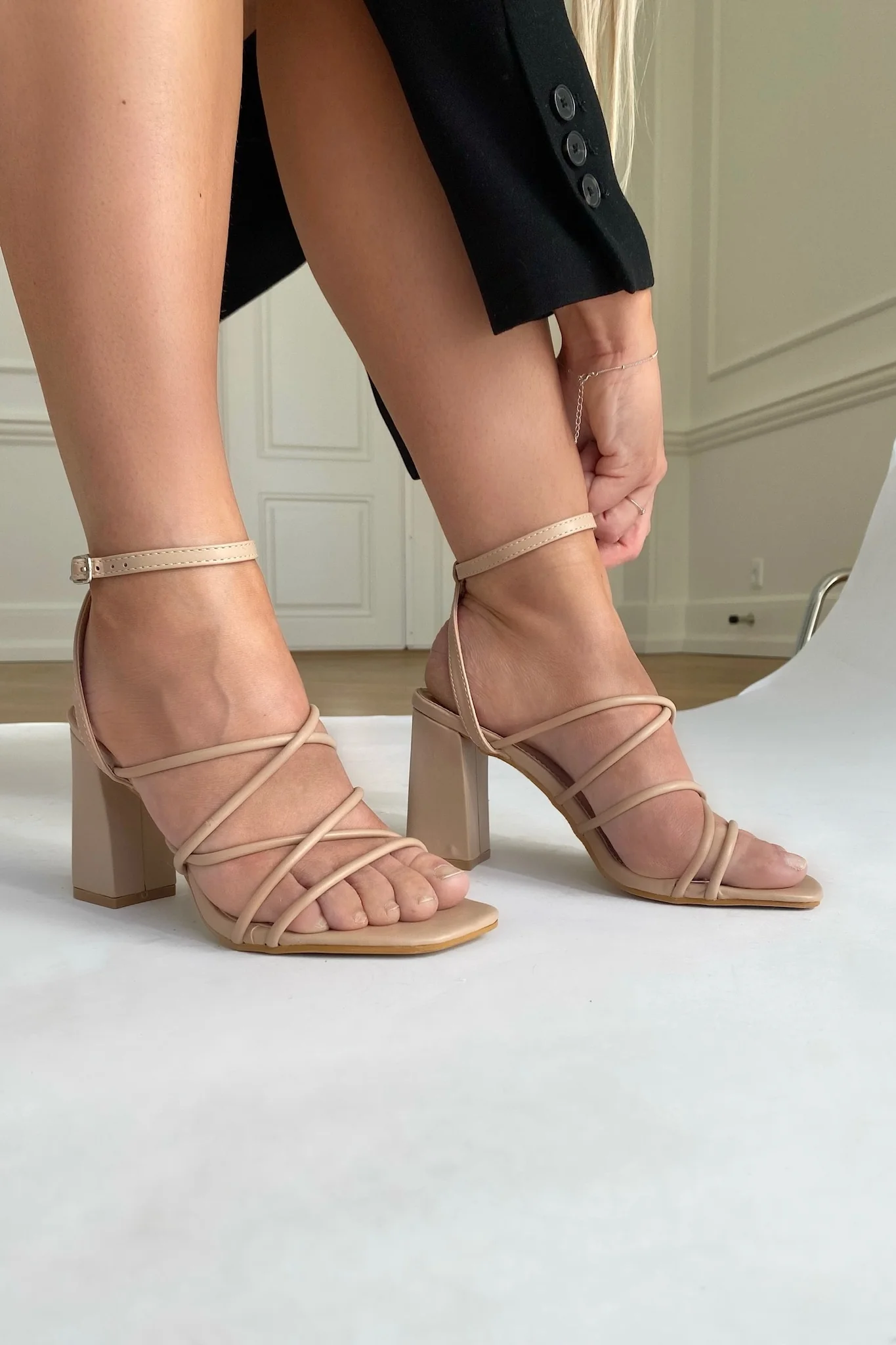 V7-16 Amalfi Heels - Beige - Image 2
