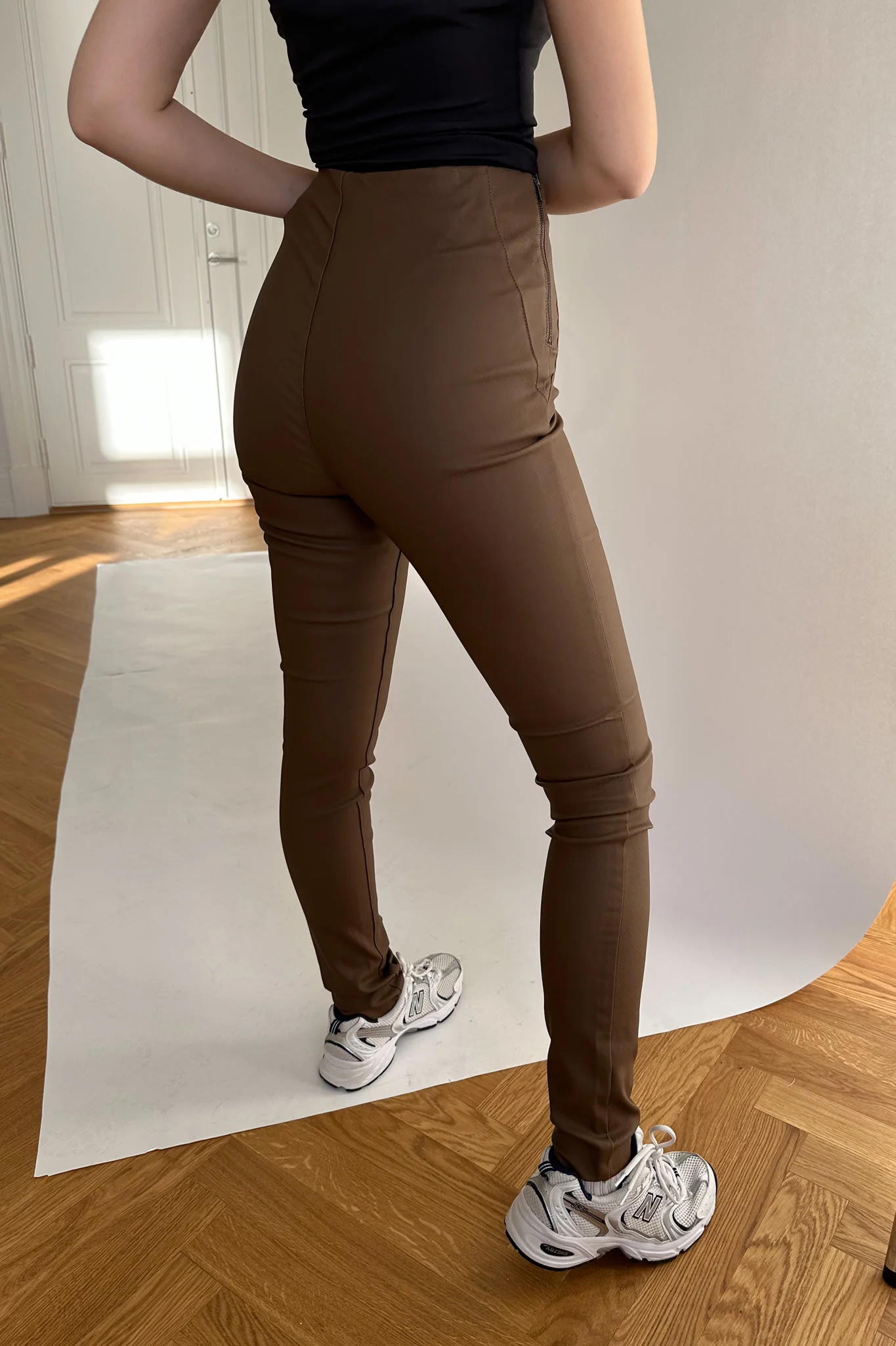 OBJBelle MW Coated Leggings - Dark Earth - Image 4