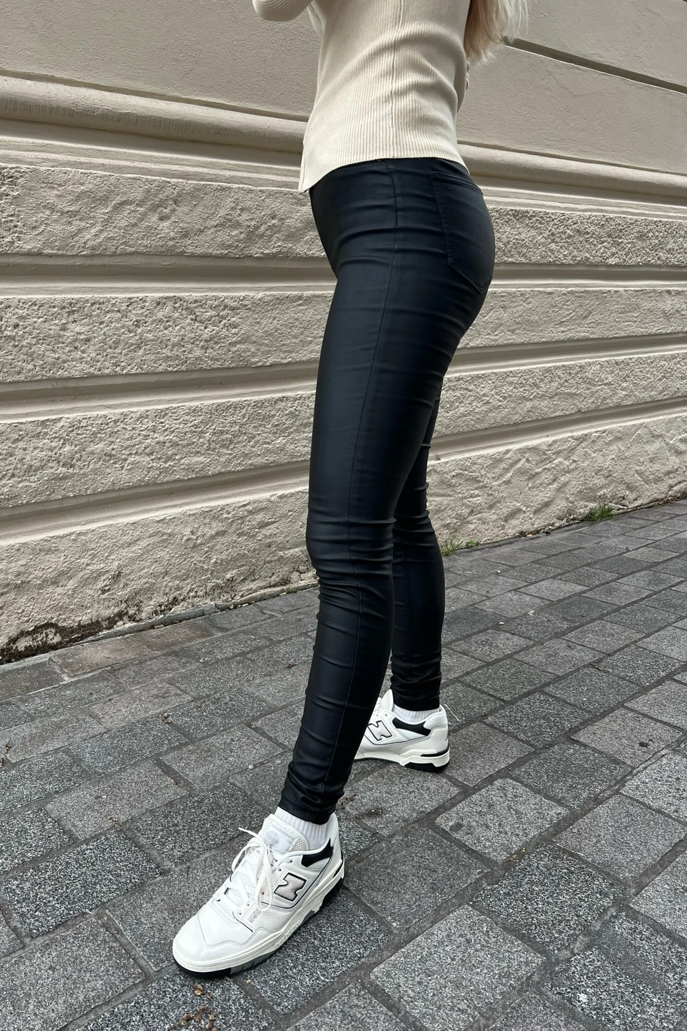 NMCallie Shape HW Skinny Coated Pants - Black - Image 4