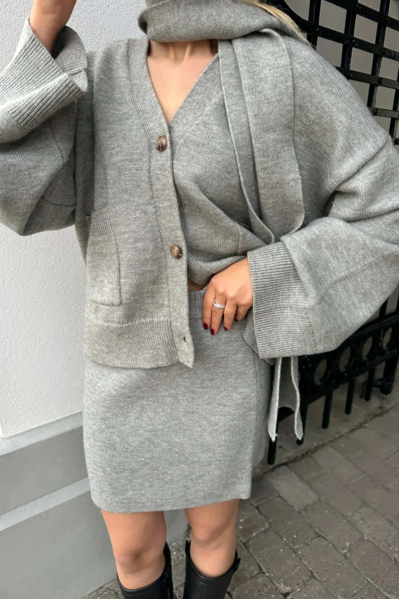 EllenIC Scarf - Grey - Image 4