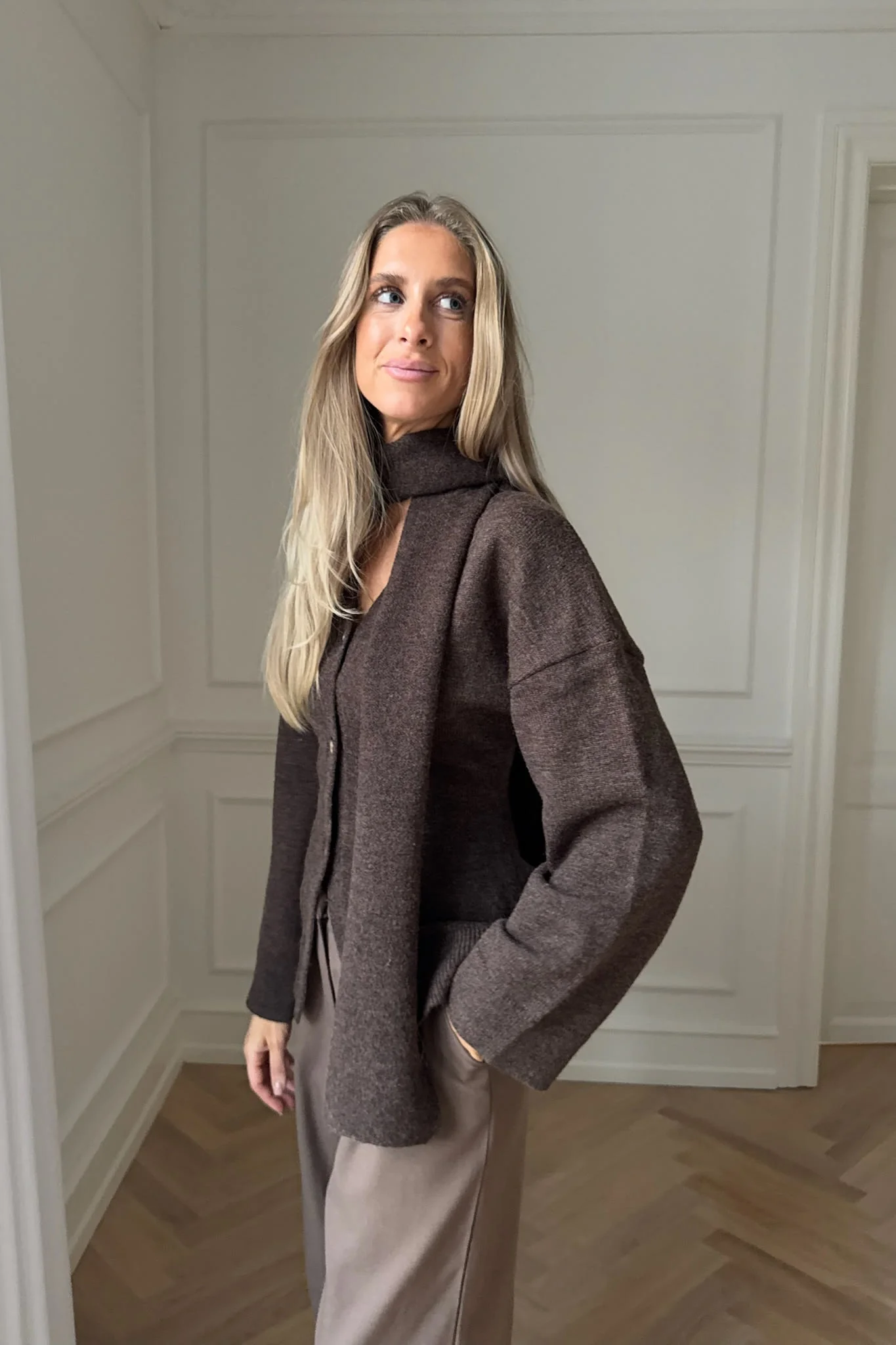 EllenIC Scarf - Dark Brown - Image 3