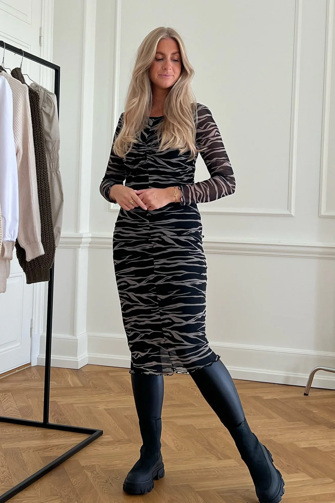 JDYElsa LS Mesh Dress - Black Zebra - Image 2