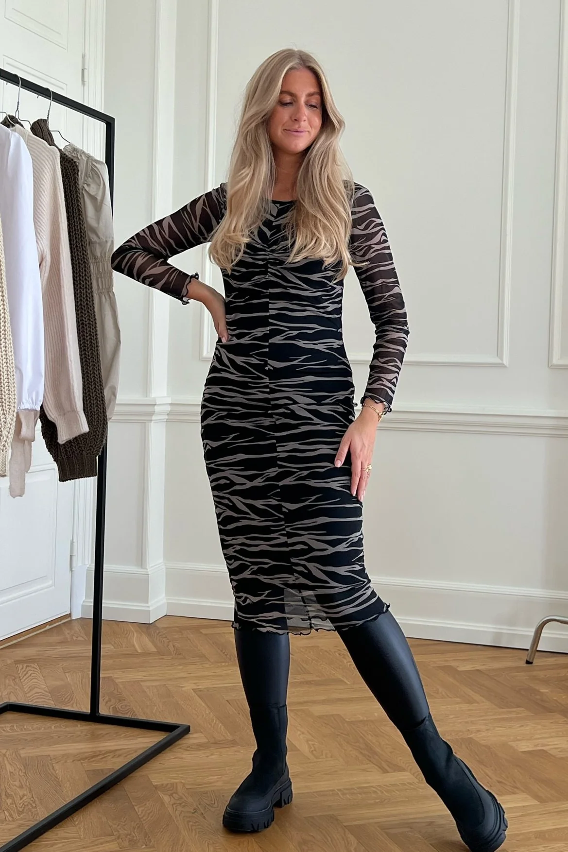 JDYElsa LS Mesh Dress - Black Zebra - Image 4