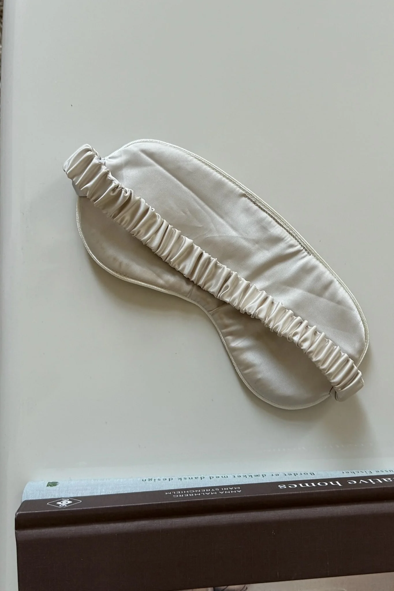EmilieIC Sleeping Mask - Beige Checks - Image 5