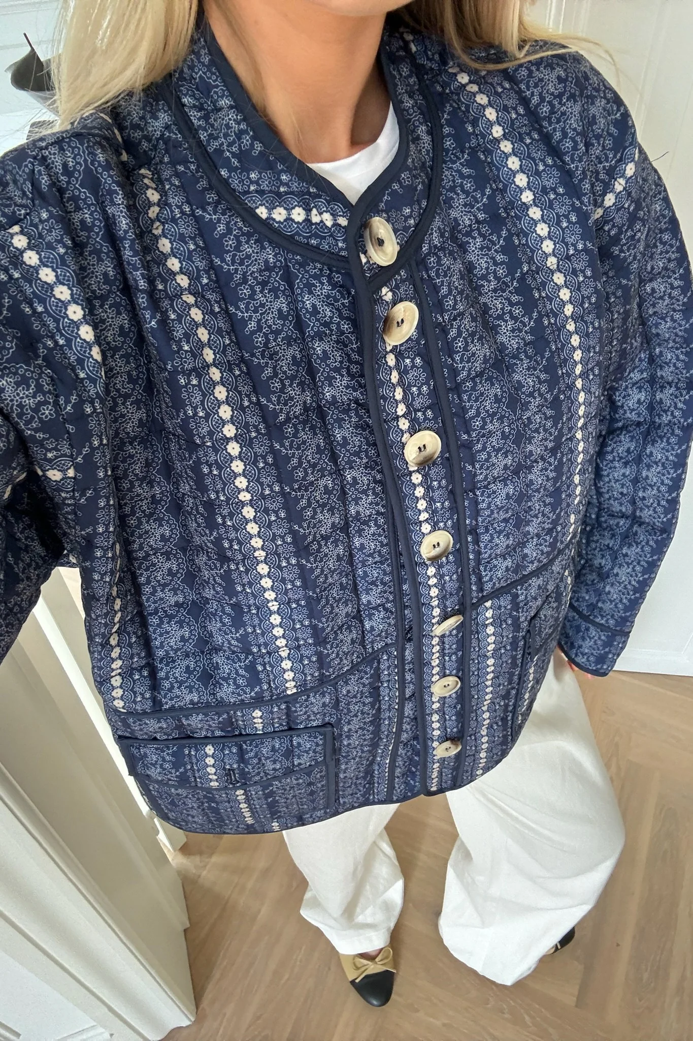 EmmyIC Quilted Jacket - Navy Flower Print - Image 4