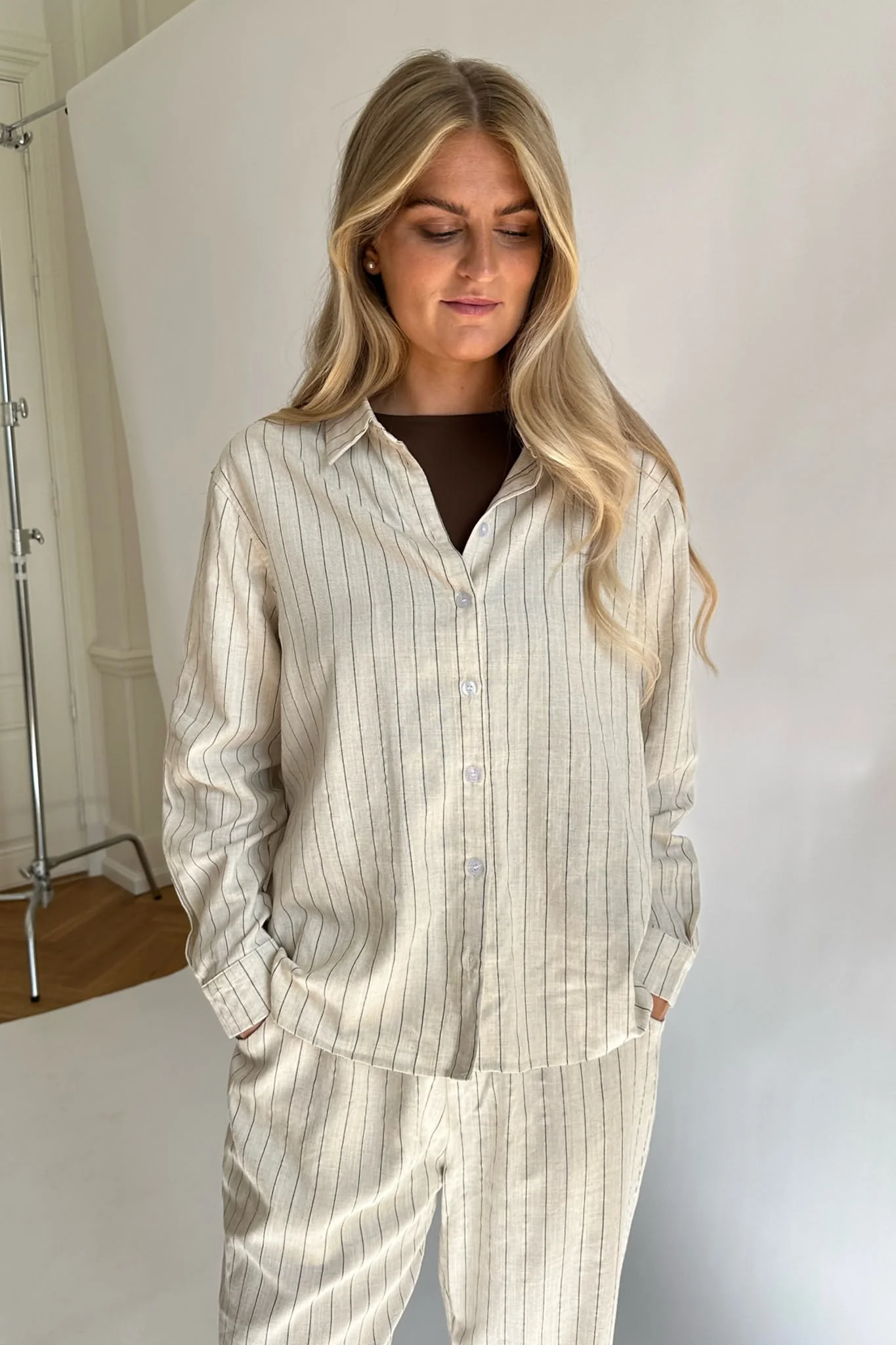HannahIC Shirt - Beige Linen Pinstripe - Image 6