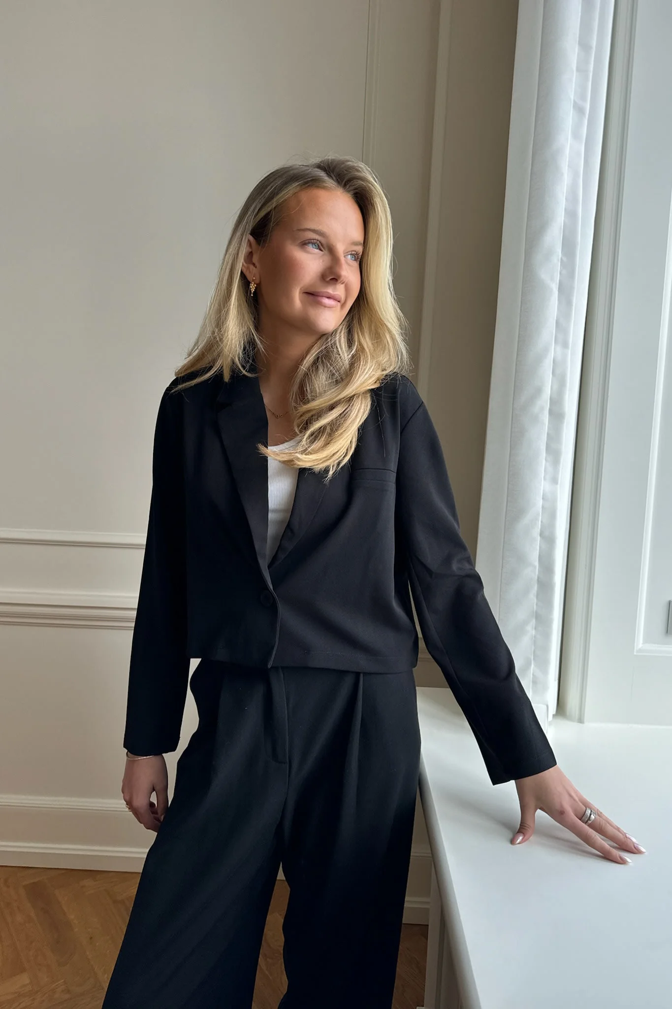 JDYTanja LS Short Blazer - Black - Image 3