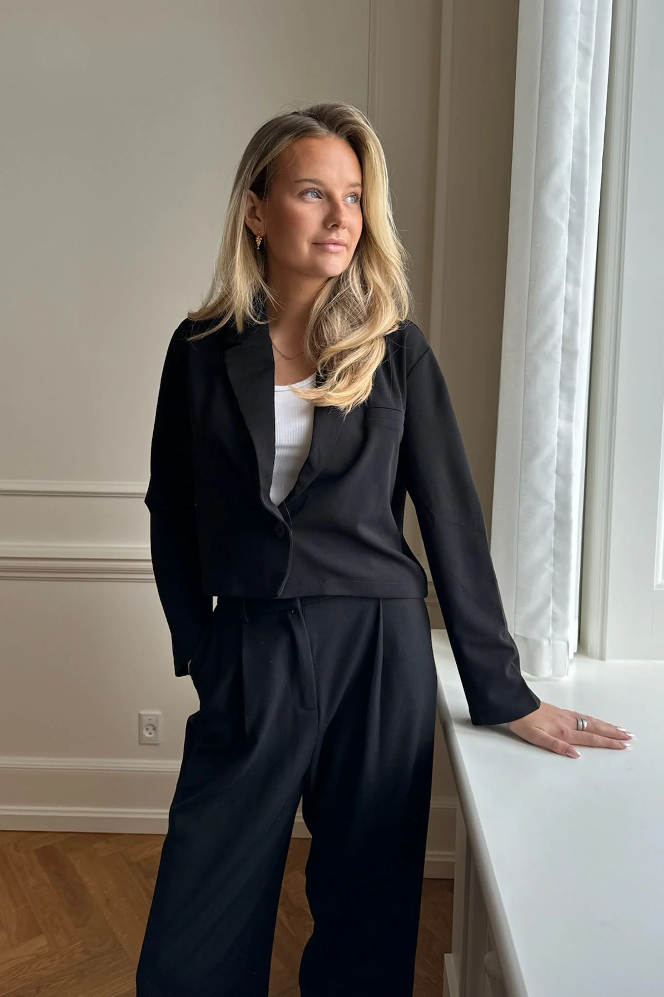 JDYTanja LS Short Blazer - Black - Image 4