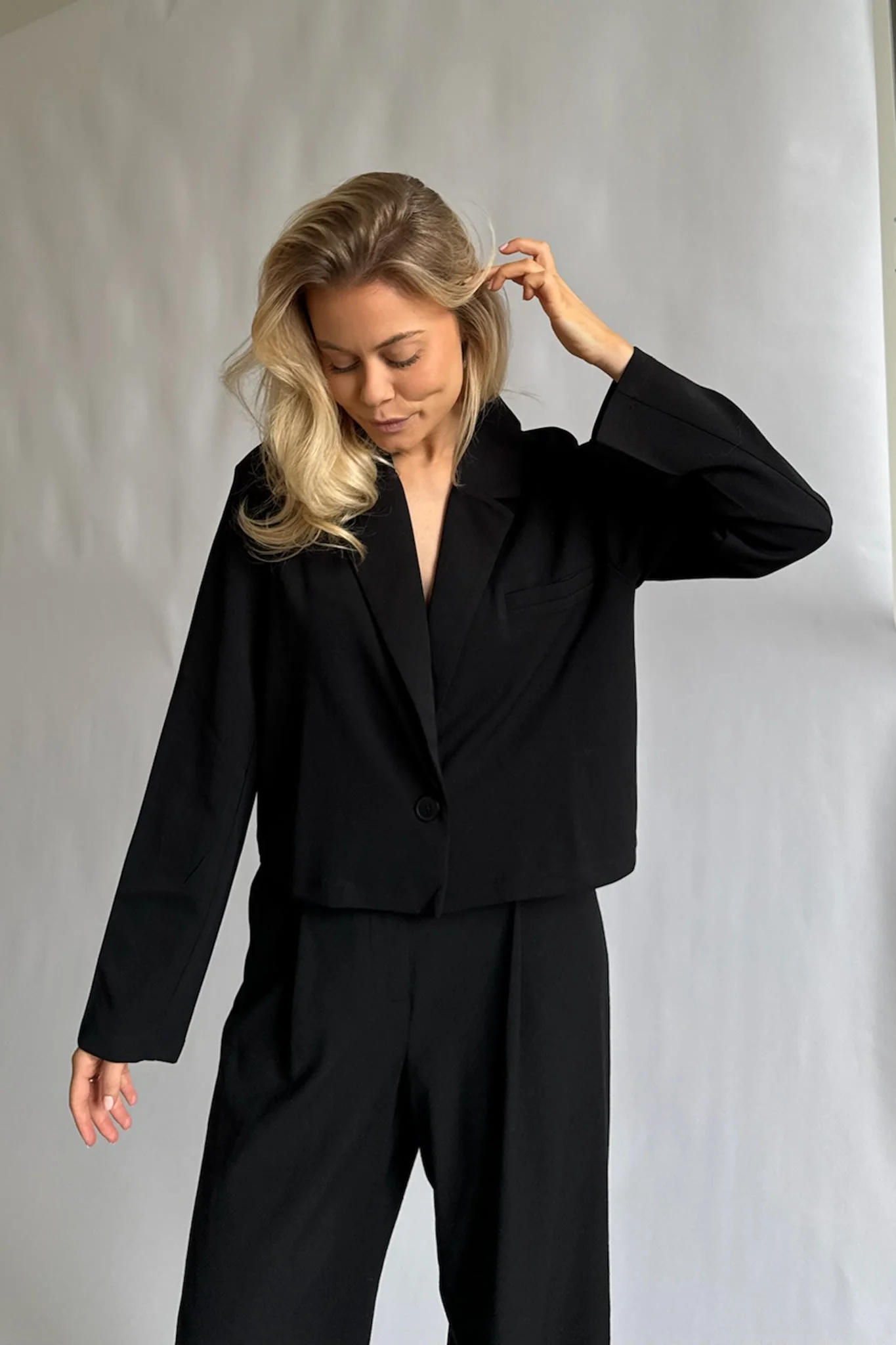 JDYTanja LS Short Blazer - Black - Image 5