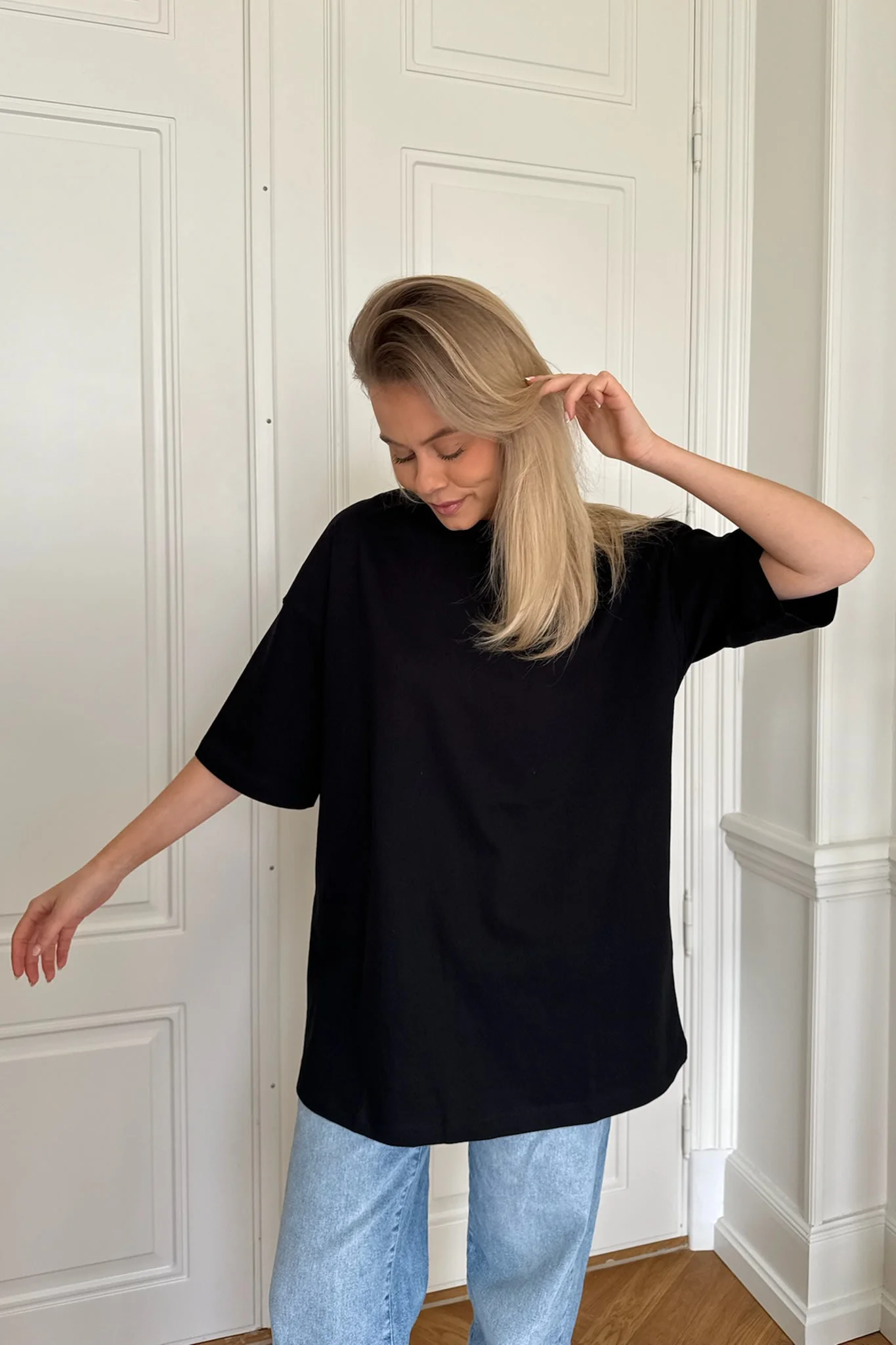 JXValeria Oversized SS Tee - Black - Image 4