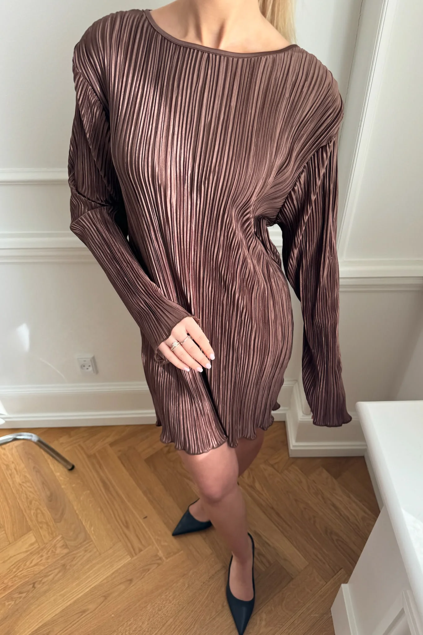 KellyIC Plissé Dress - Brown - Image 8
