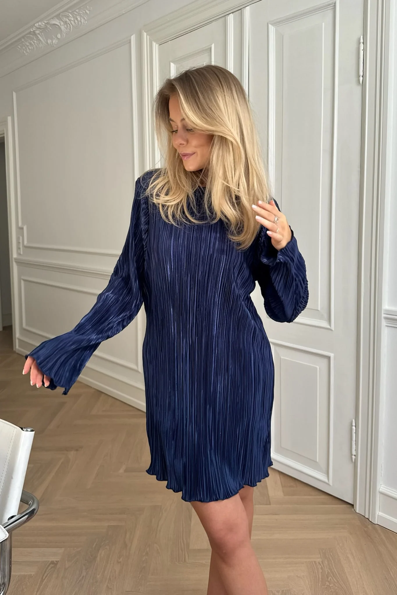 KellyIC Plissé Dress - Navy - Image 4