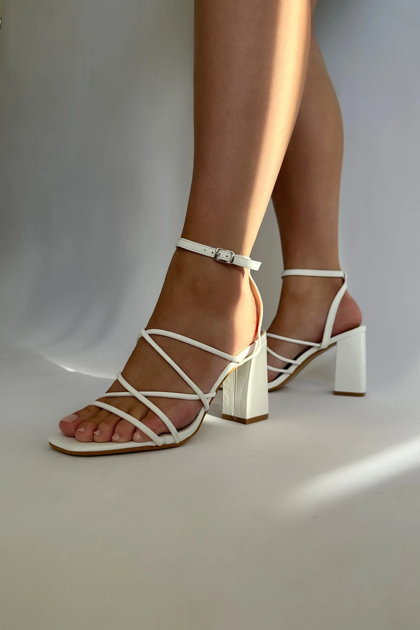V7 16 Lagos Heels - White - Image 3