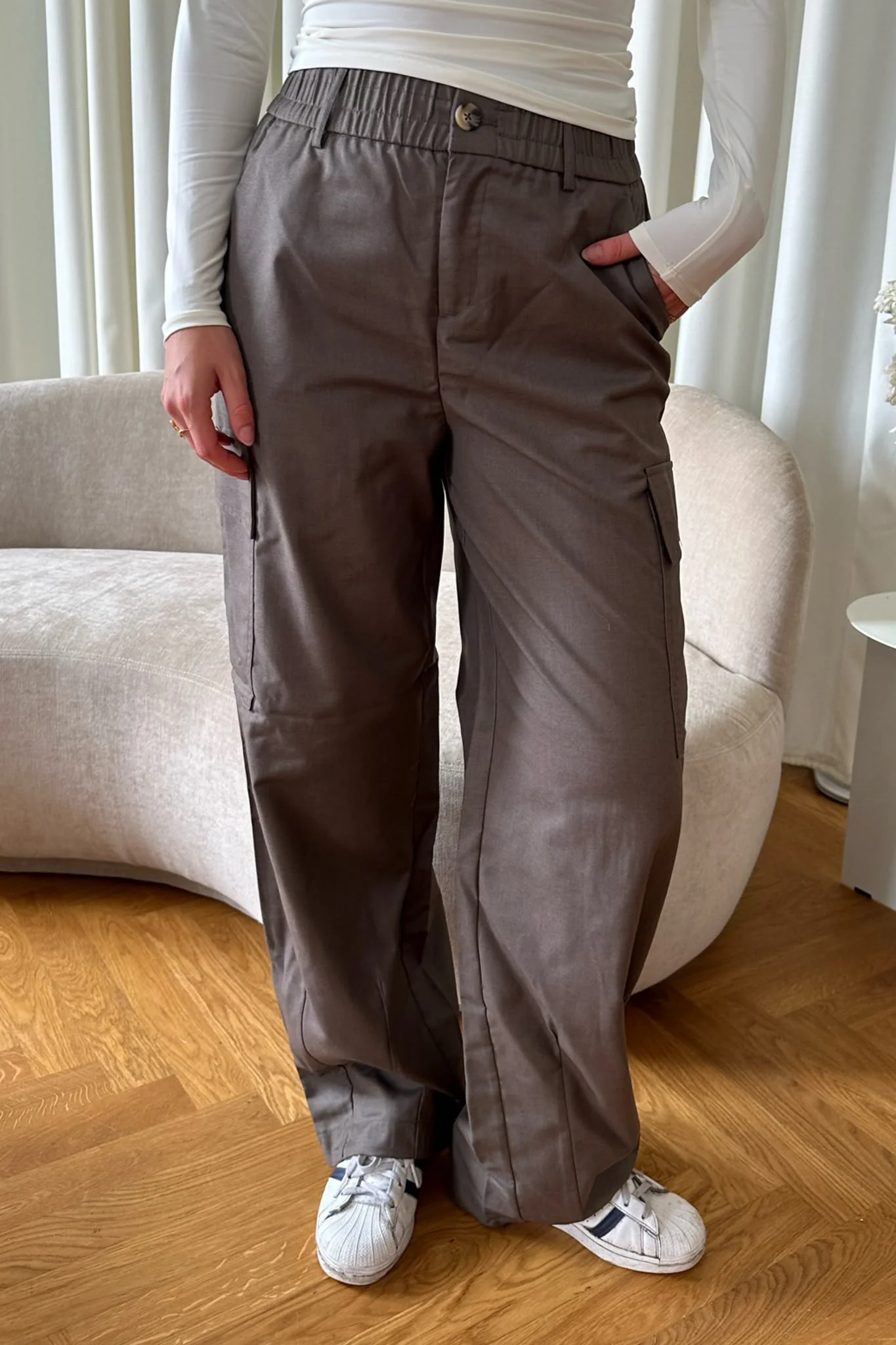 NMLarrie HW Cargo Pants - Rubber - Image 4