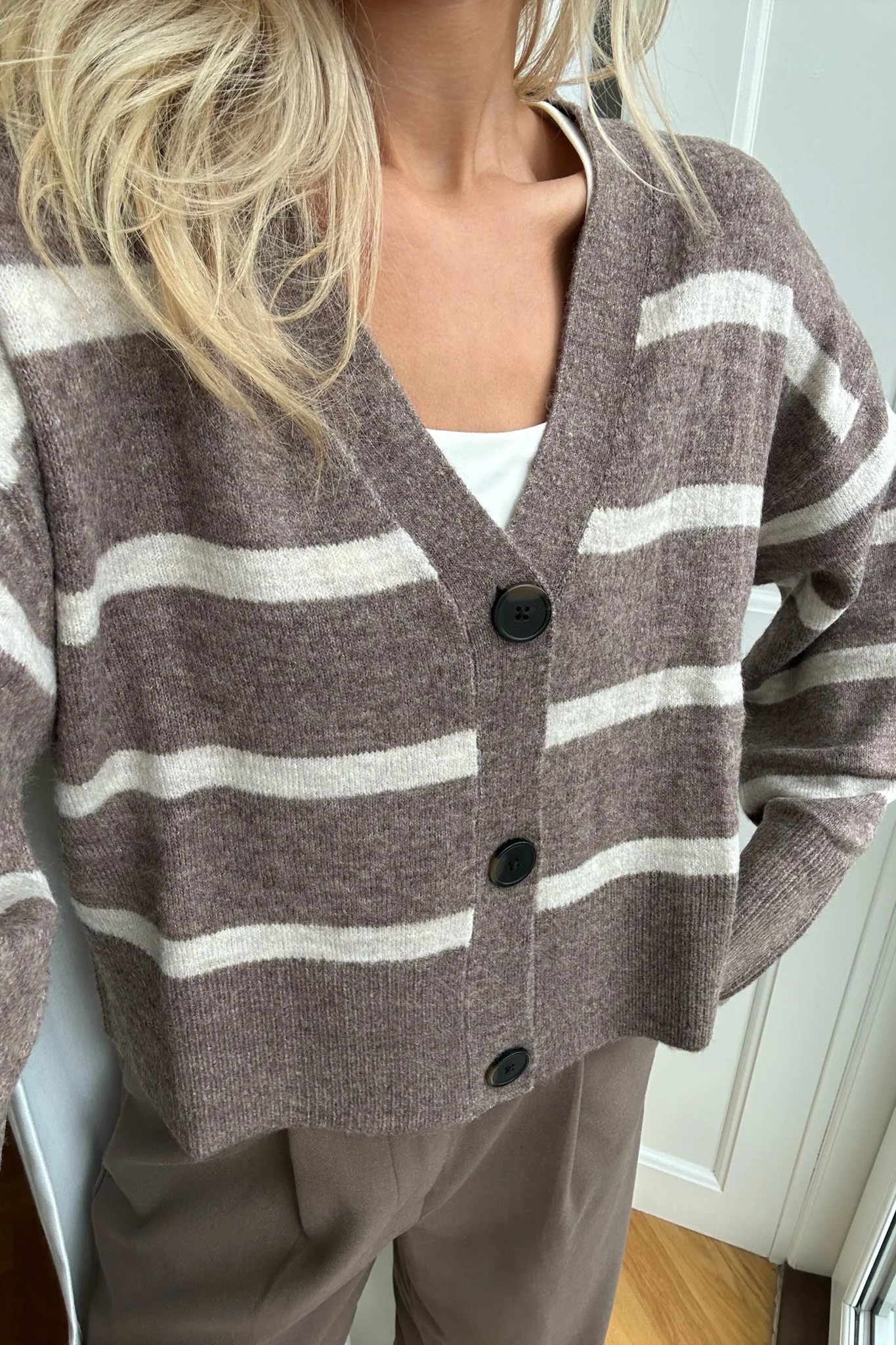VMLefile LS Vneck Button Cardigan - Brown Lentil W Birch - Image 2