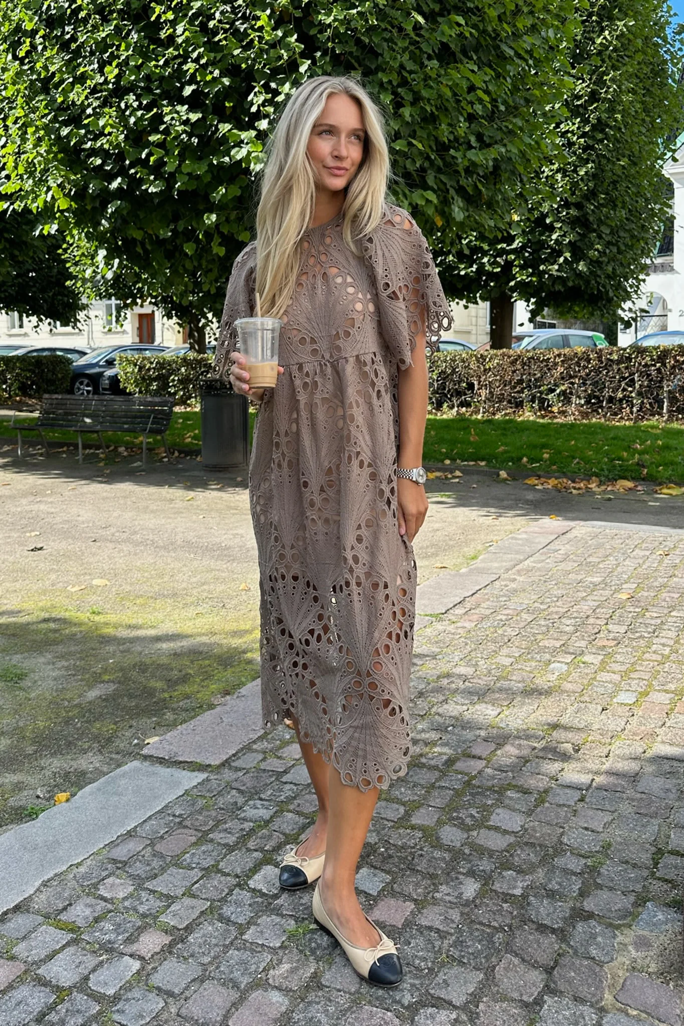MeliaIC Midi Lace Dress - Mocca - Image 2
