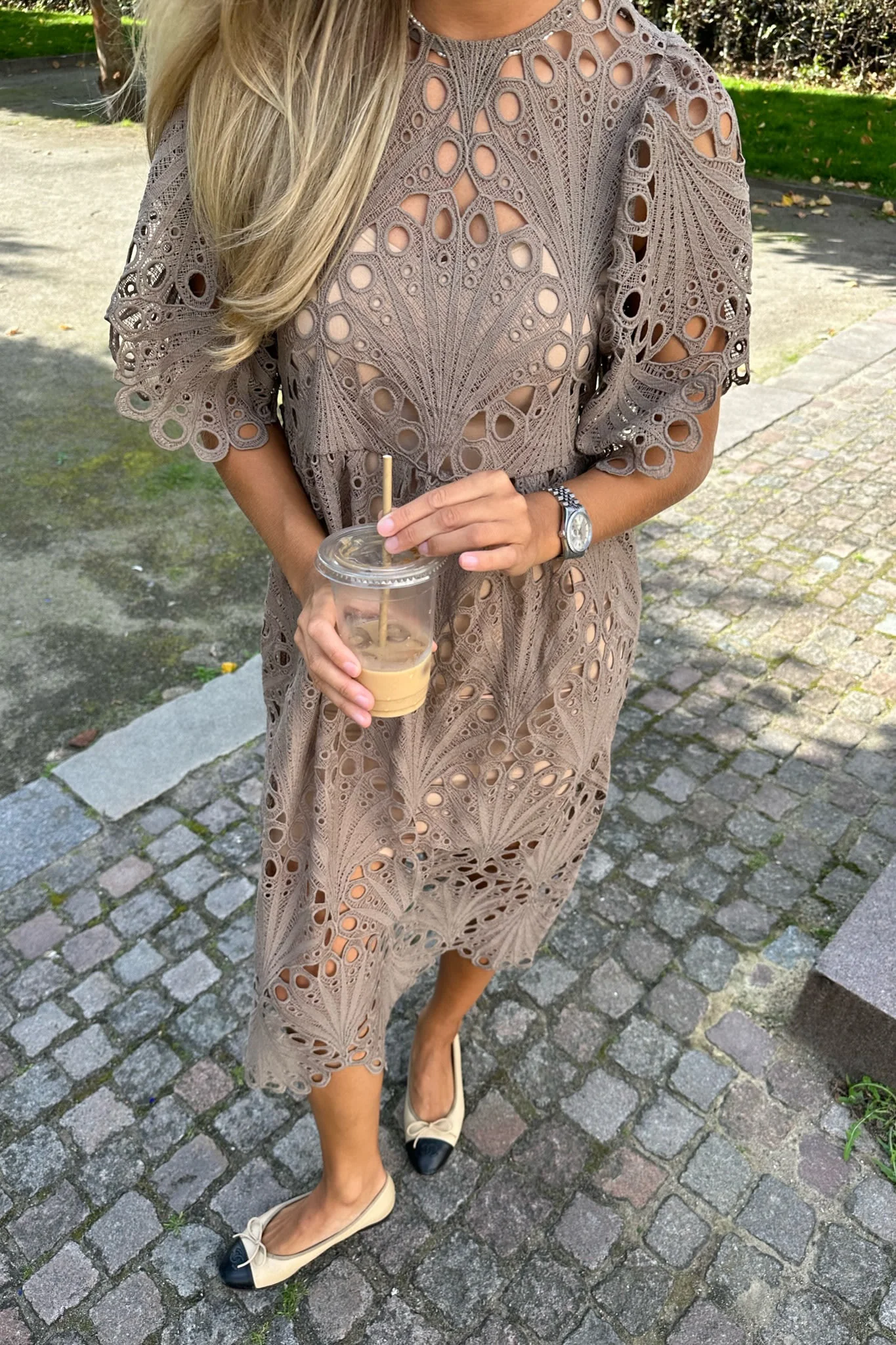 MeliaIC Midi Lace Dress - Mocca - Image 3
