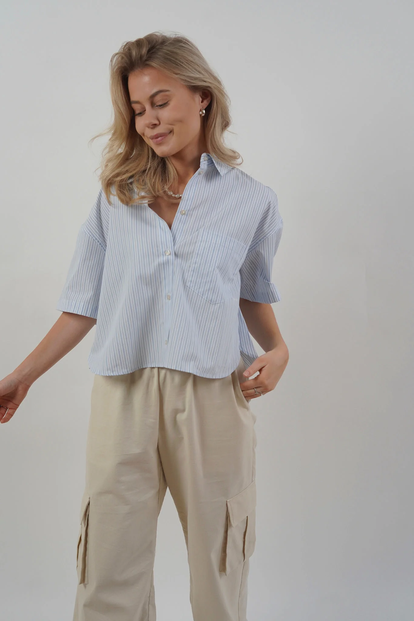 JXMolly SS Relaxed Poplin Shirt - White Blue - Image 3