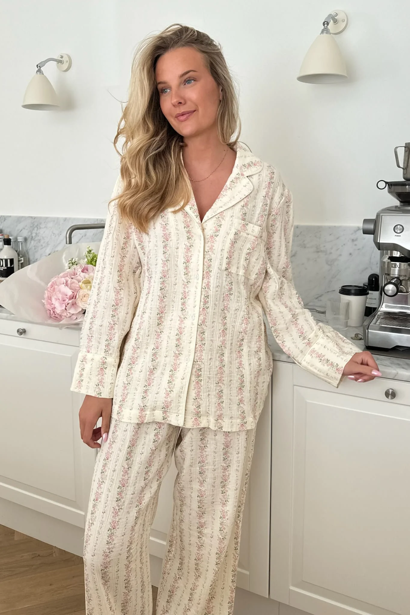 NajaIC Shirt - Light Pink Flower Print - Image 2