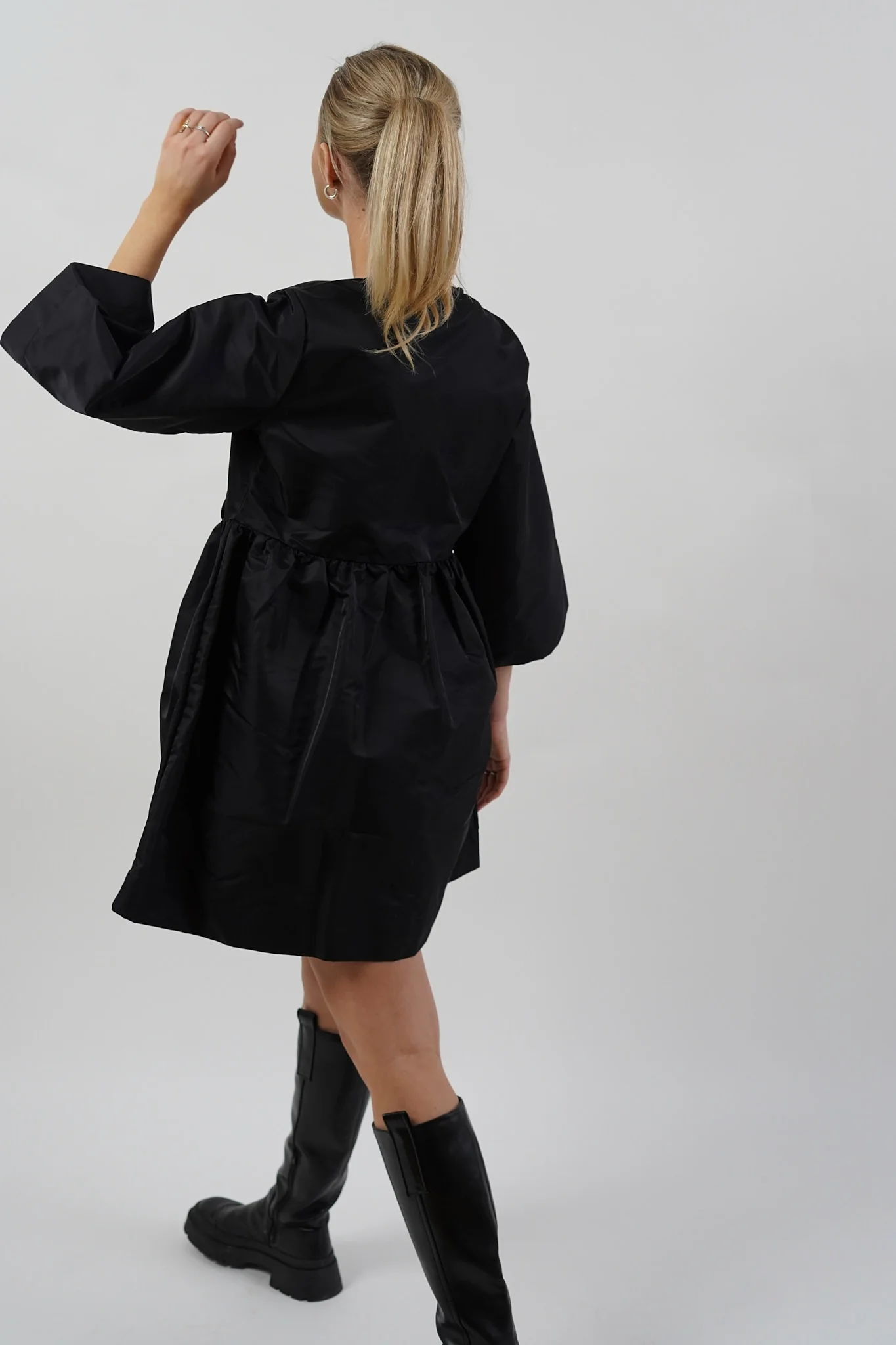 SNNeco 2/4 Wrap Dress - Black - Image 2