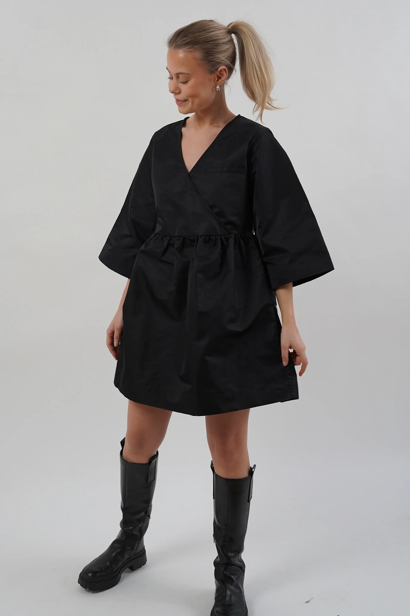 SNNeco 2/4 Wrap Dress - Black - Image 3
