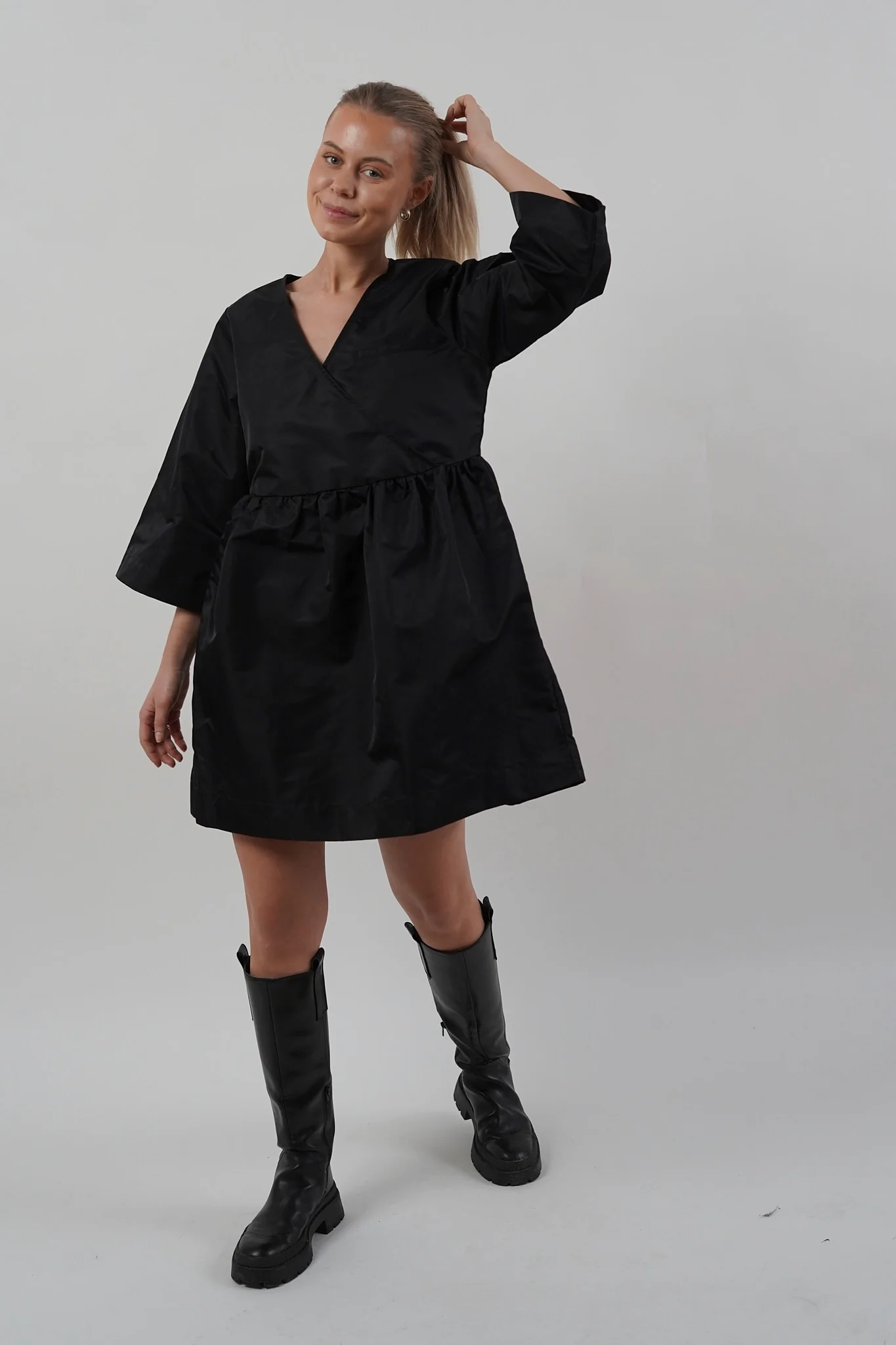 SNNeco 2/4 Wrap Dress - Black - Image 5