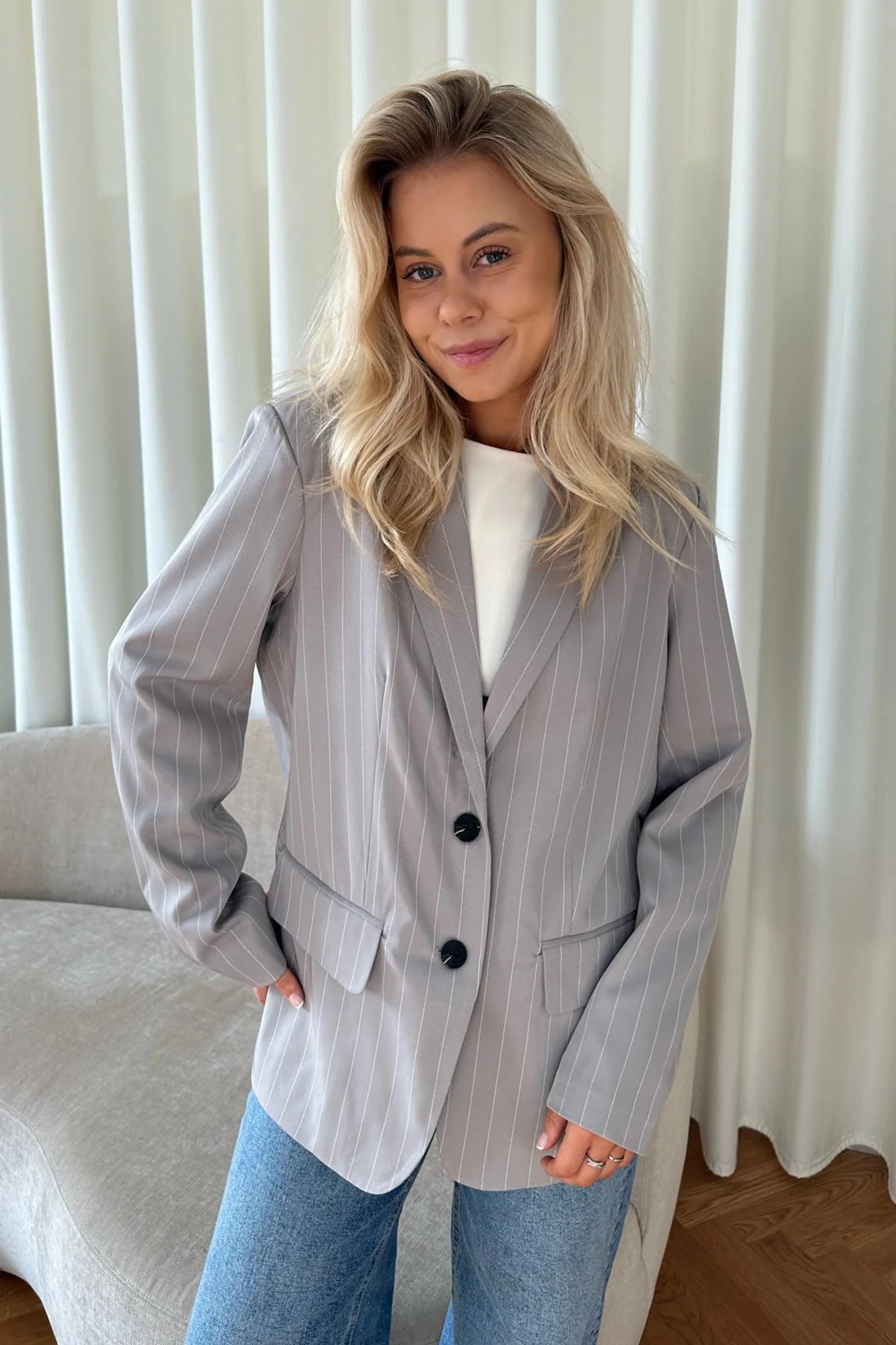 NMVera LS Oversize Blazer - Light Grey Melange White Pinstripes - Image 6