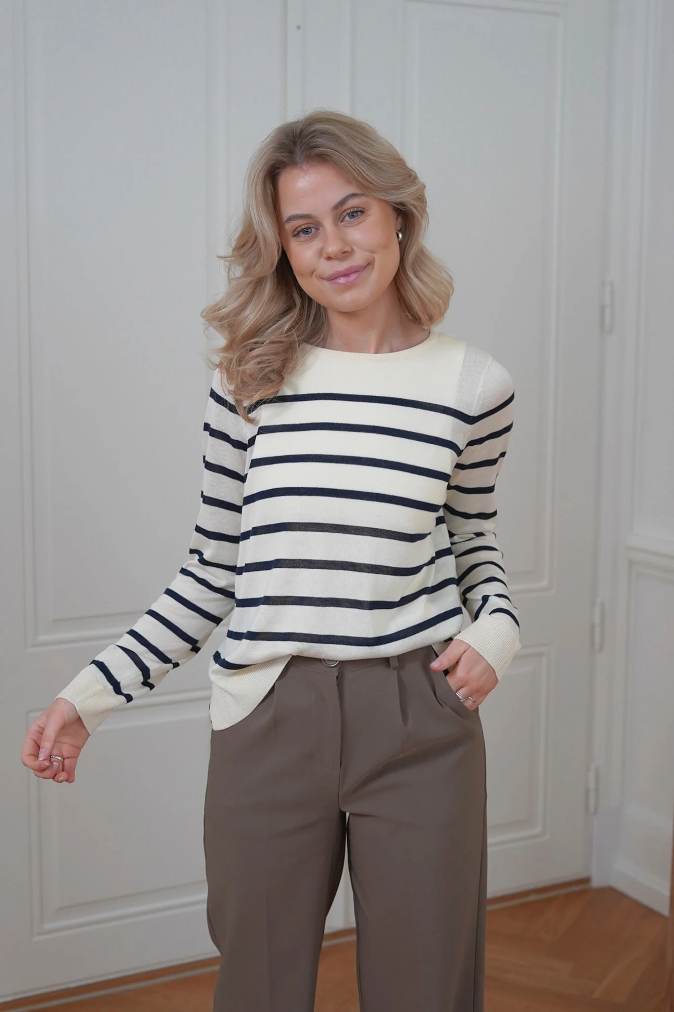 VMNova LS Oneck Pullover - Birch - Image 4