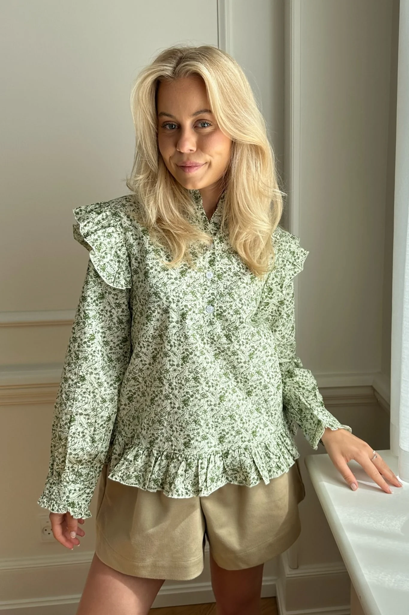 NunaIC Shirt - Green Flower - Image 3