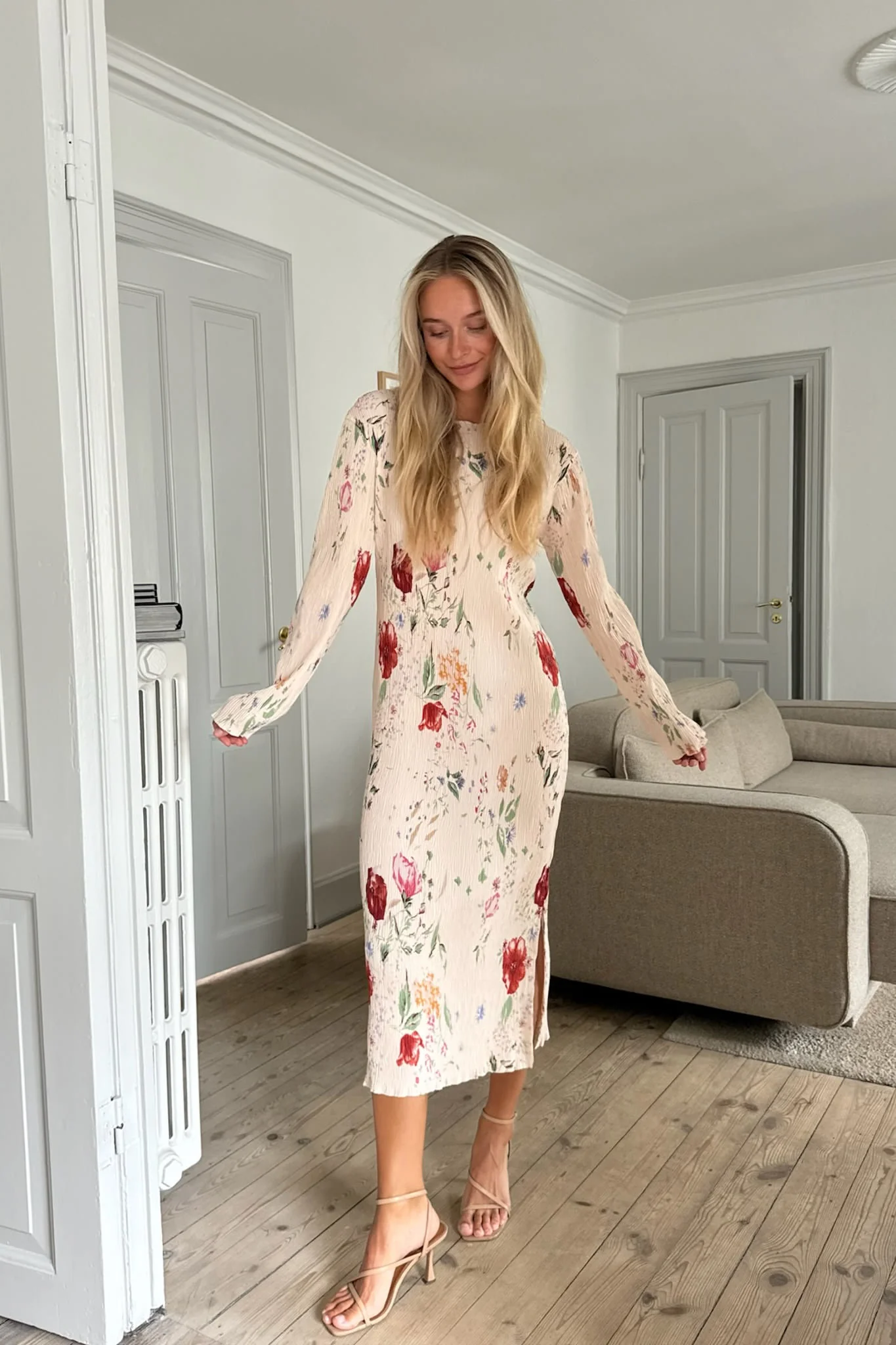 OdaIC Dress - Beige Flower Print - Image 4