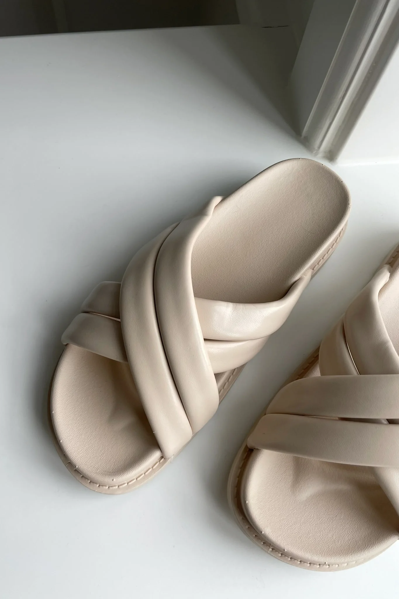 HM5009 Palma Slippers - Beige - Image 3