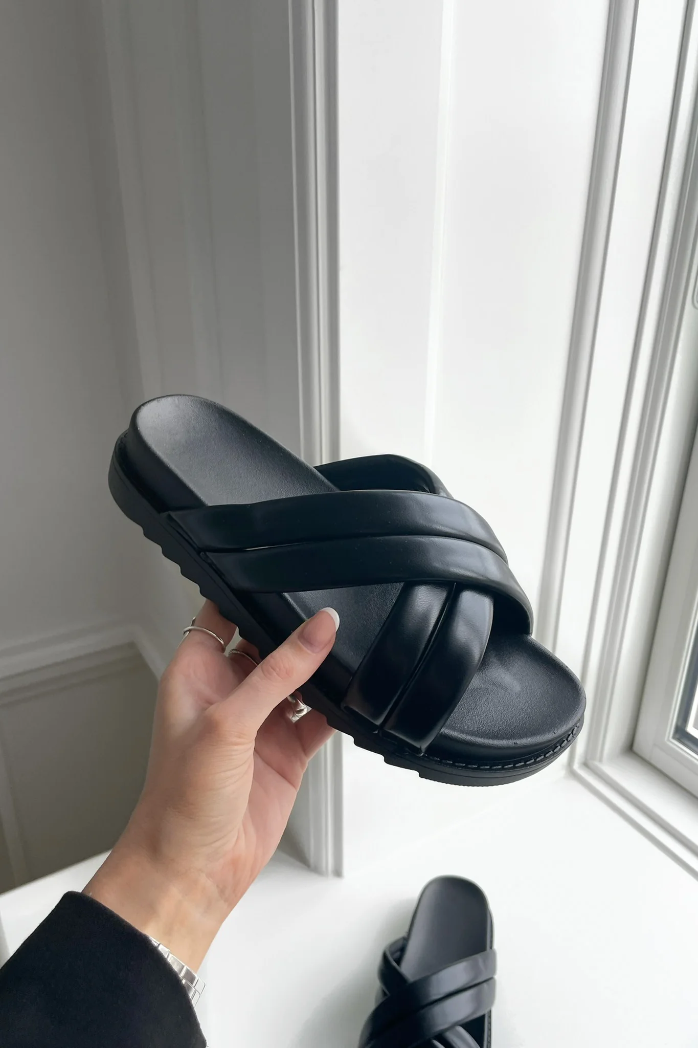 HM5009 Palma Slippers - Black - Image 2