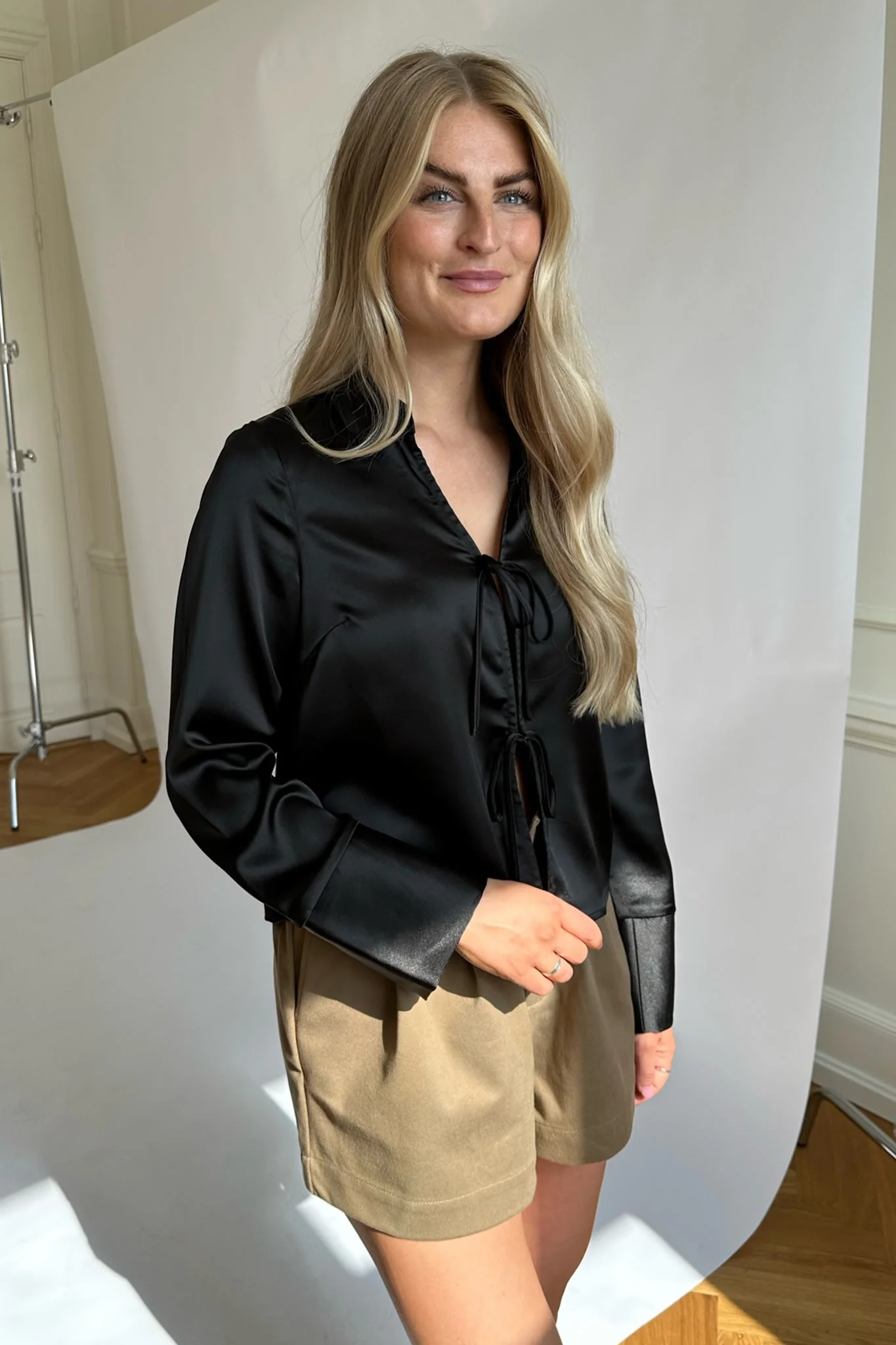 VMSally LS Tie Top - Black - Image 3