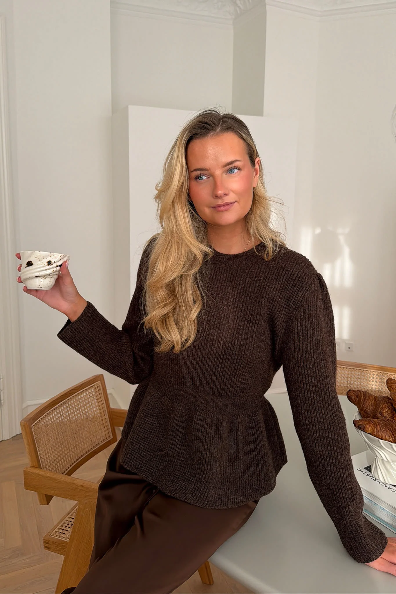 SaraIC Sweater - Dark Brown - Image 2