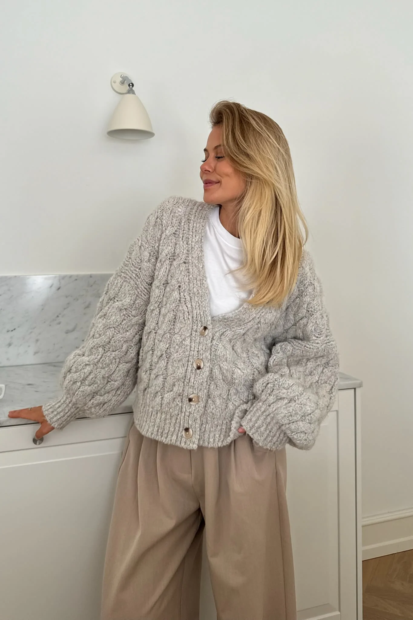 SiggaIC Cardigan - Light Greige - Image 3