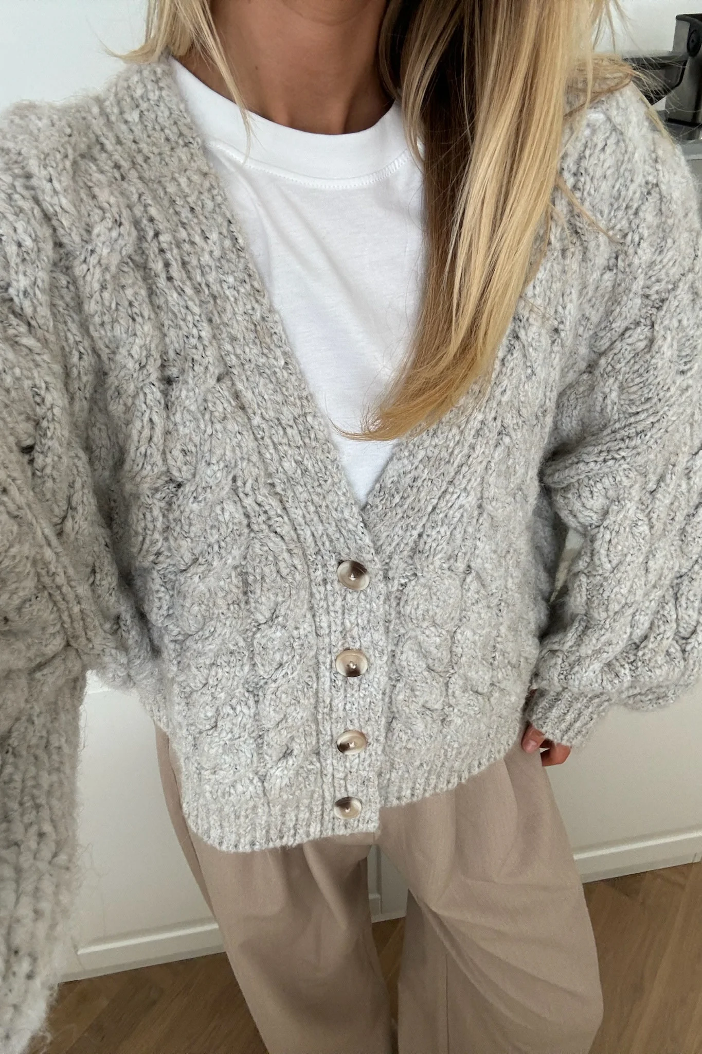 SiggaIC Cardigan - Light Greige - Image 4