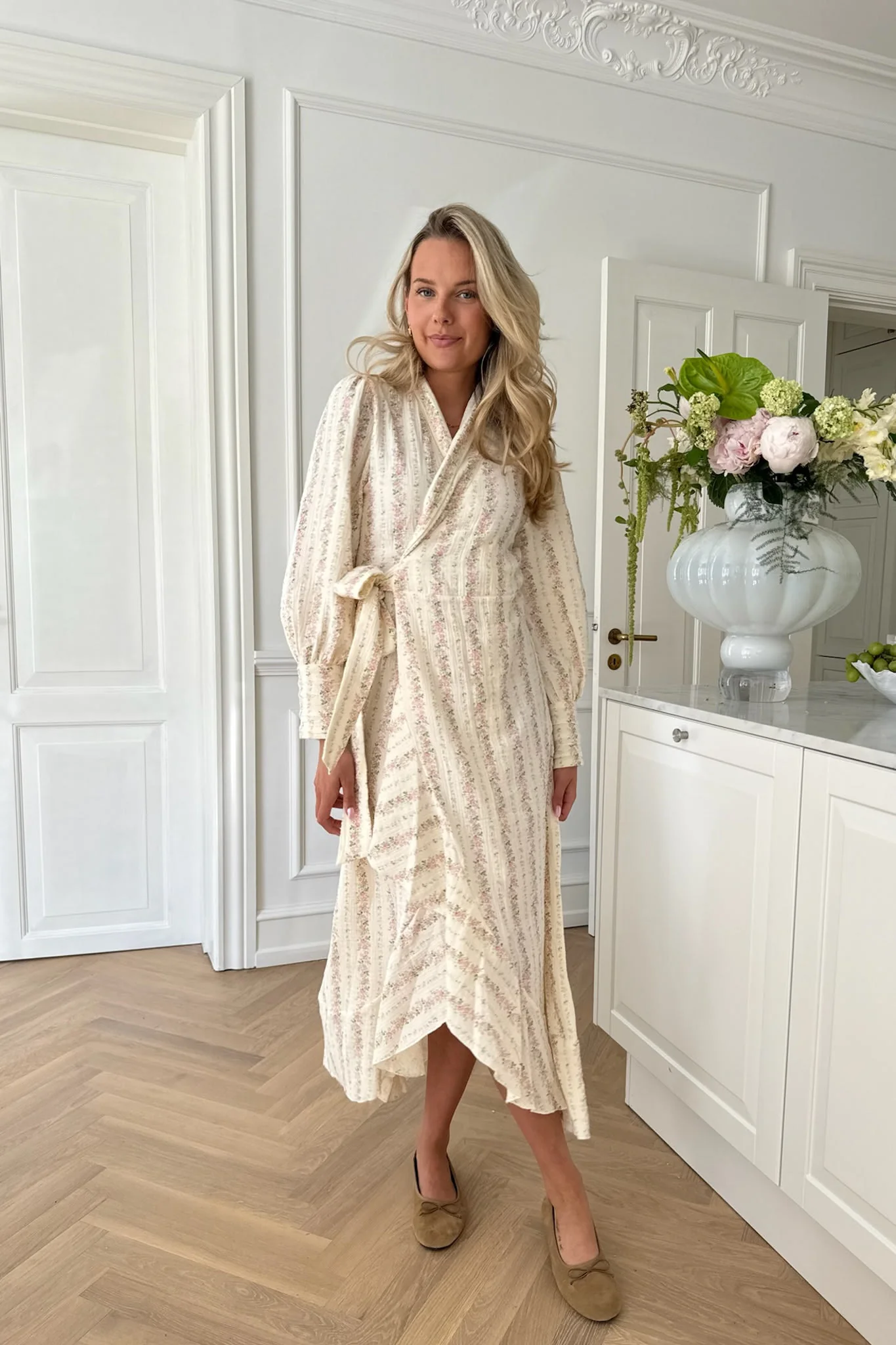 SigneIC Long Wrap Dress - Light Pink Flower Print - Image 3