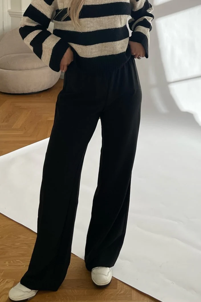 VMTheatroian MR Pull On Pant - Black - Image 3