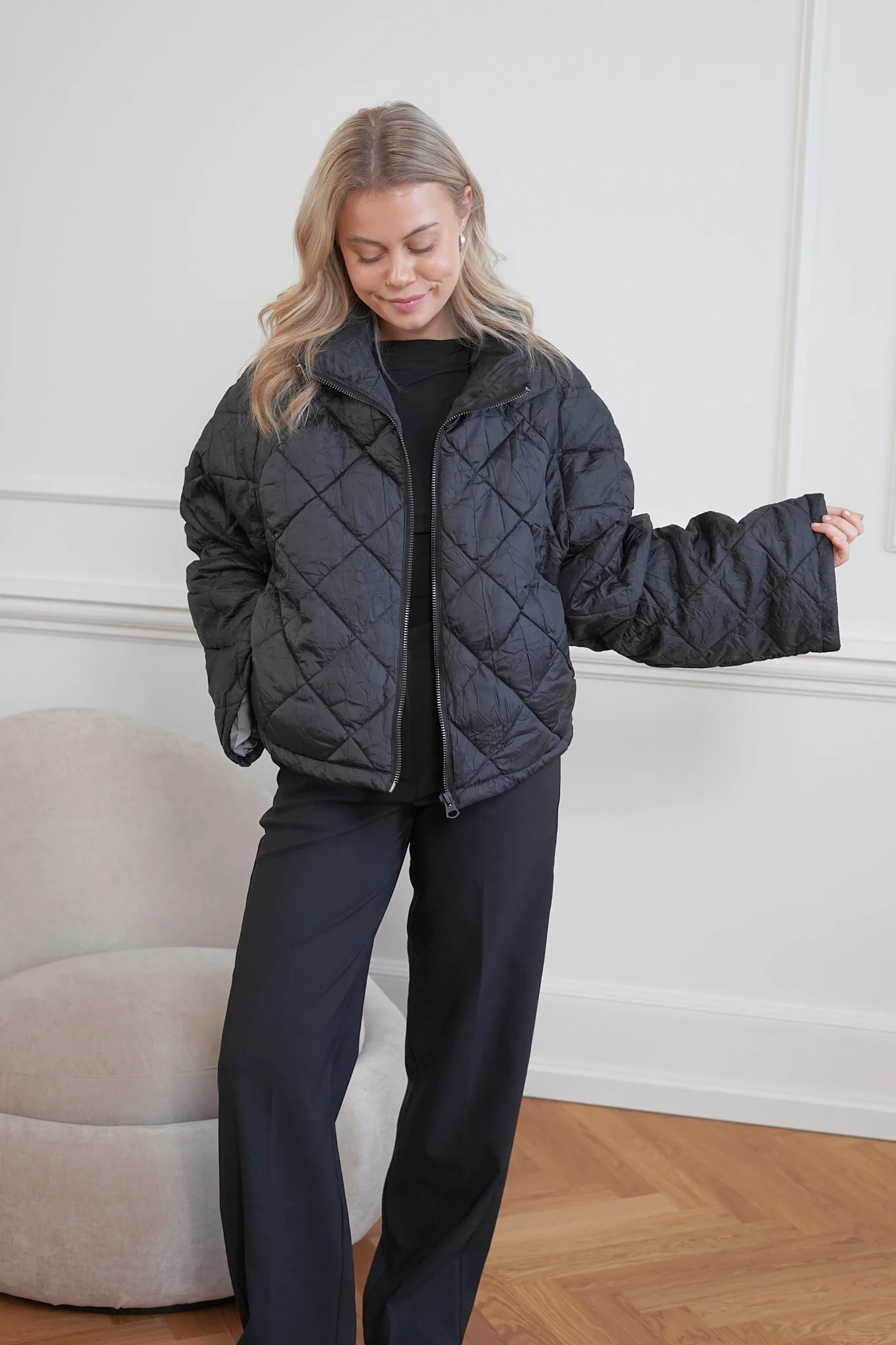 JXUma Short Quilted Jacket - Black - Image 3