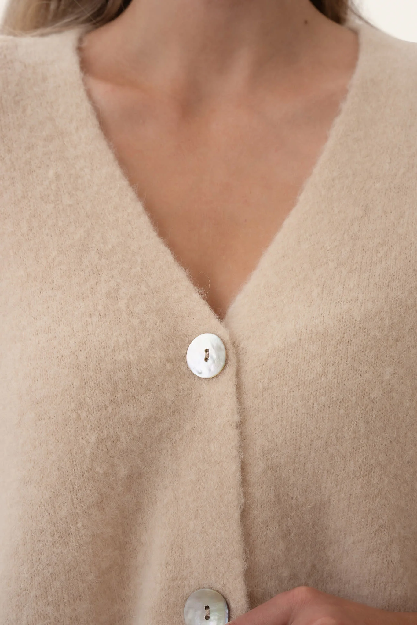 VickyIC Cardigan - Creme - Image 3
