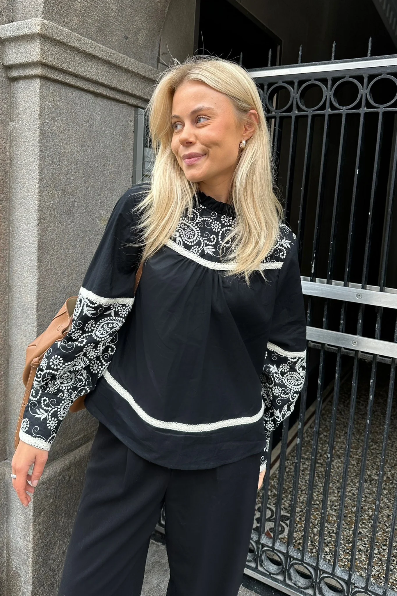 VildeIC Shirt - Black Embroidery - Image 3