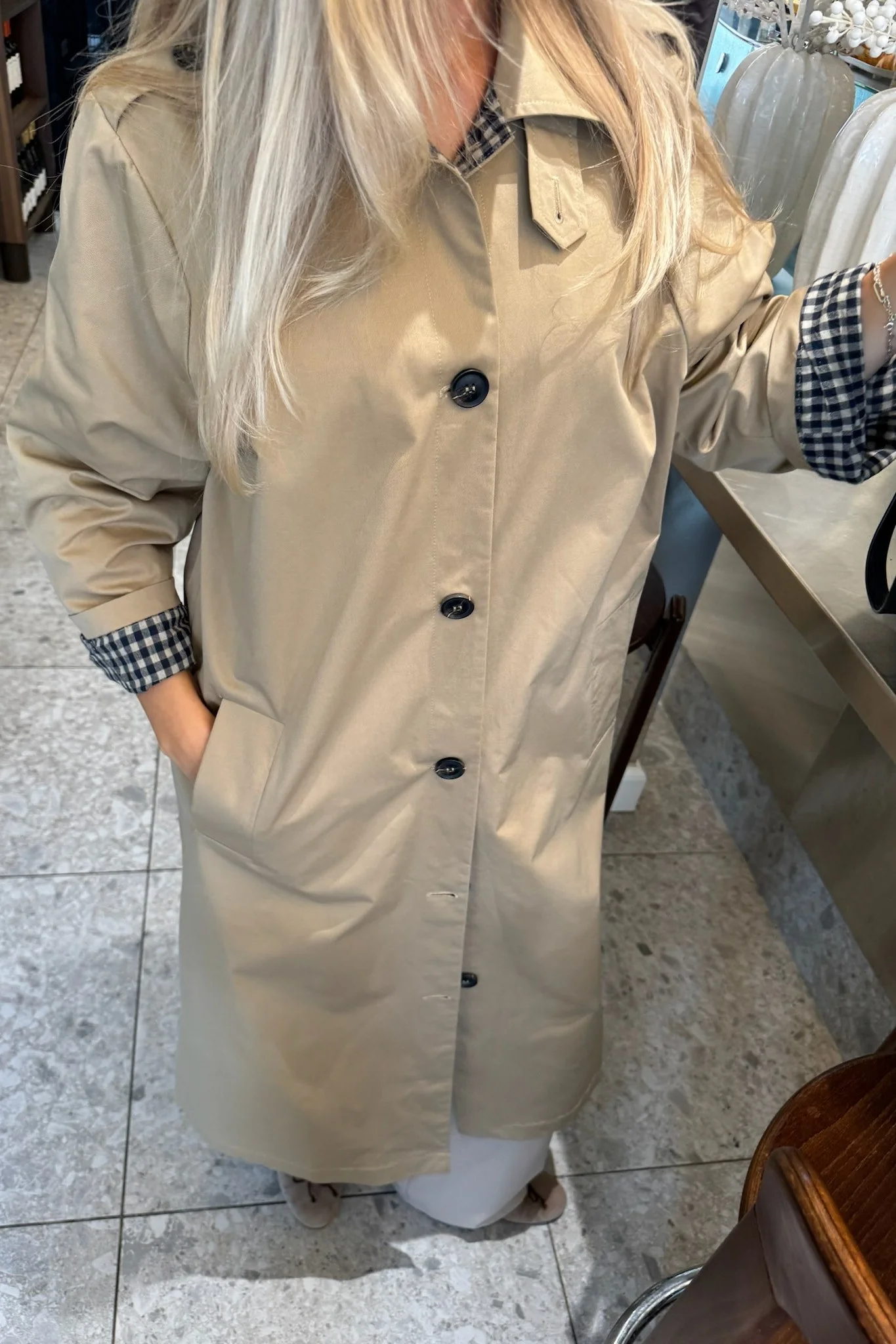 ViolaIC Trenchcoat - Beige W. Checks - Image 9